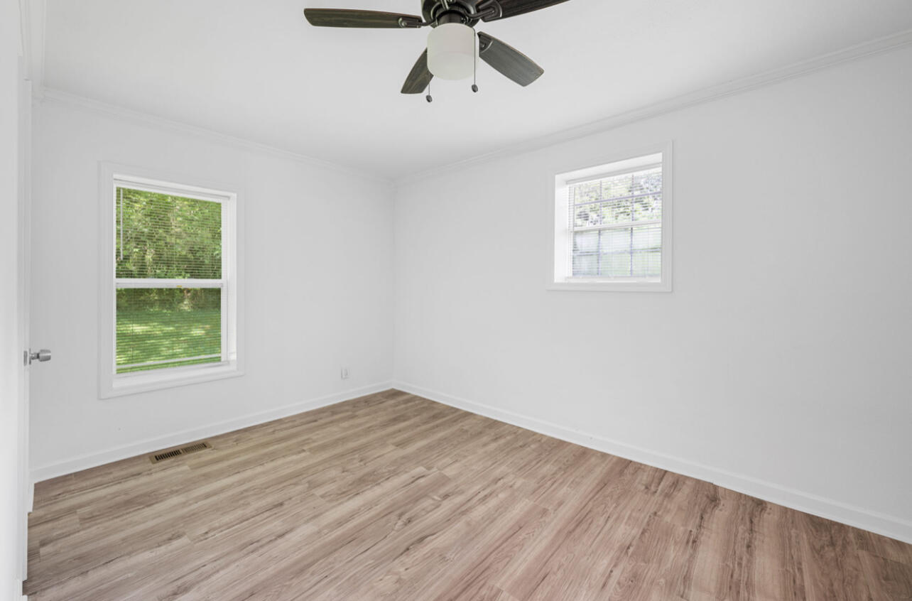 404 W Schmitt Road
