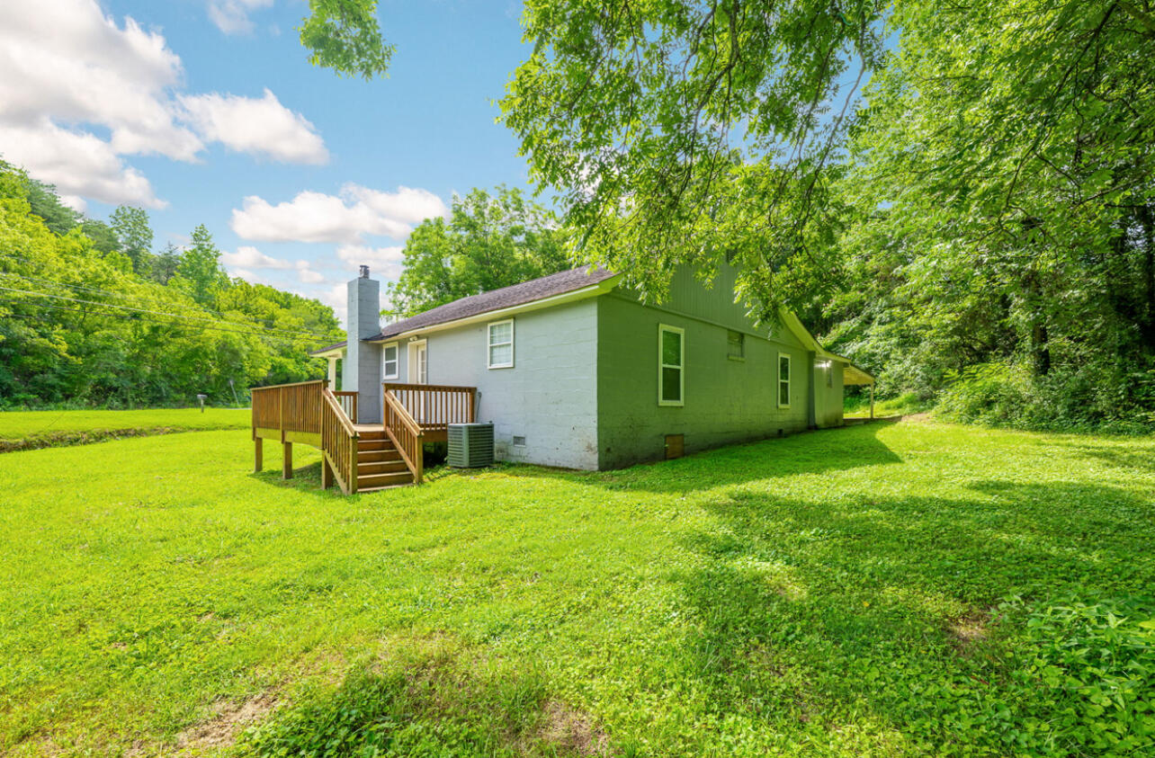 404 W Schmitt Road