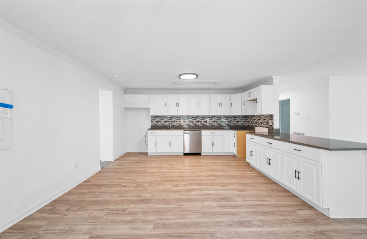 404 W Schmitt Road