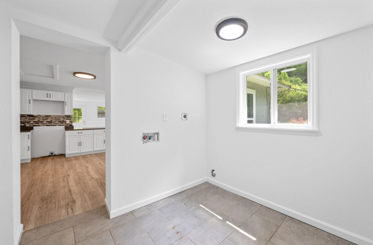 404 W Schmitt Road
