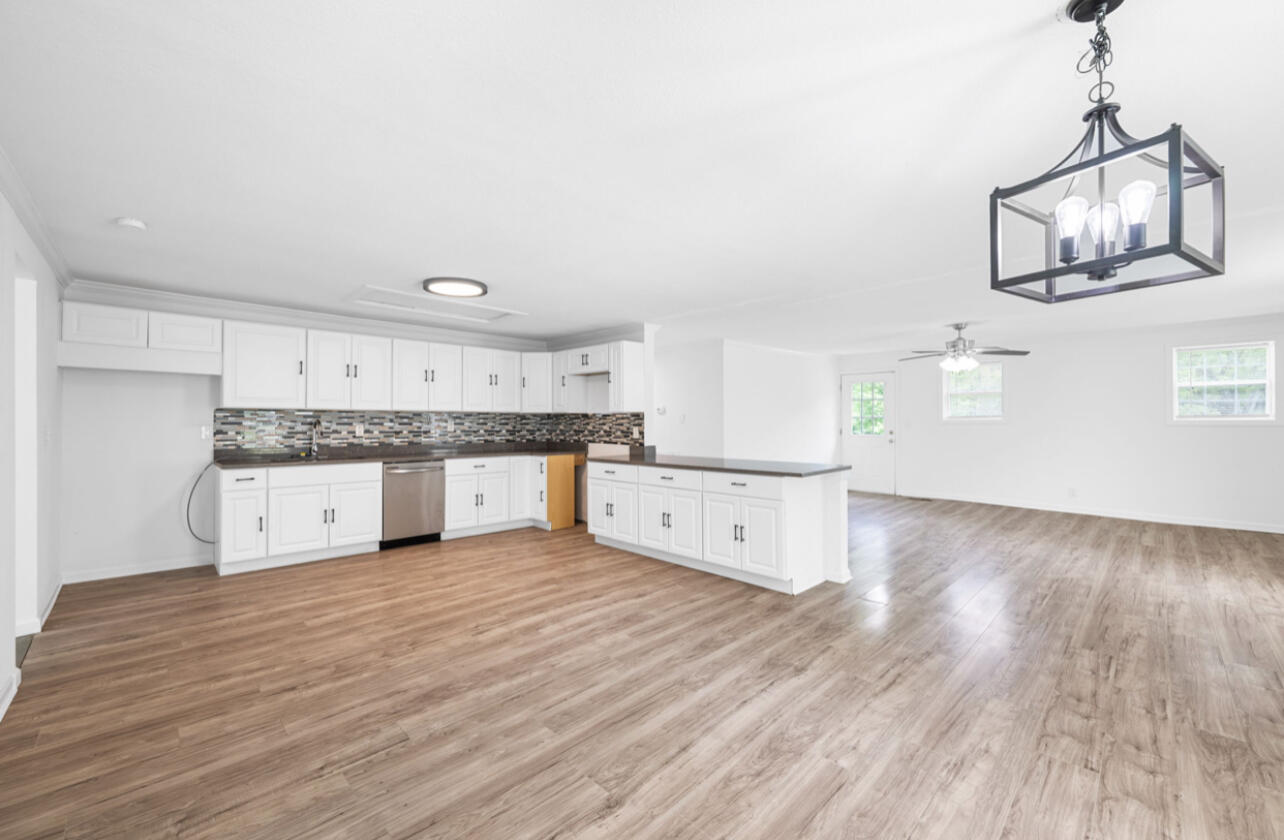 404 W Schmitt Road