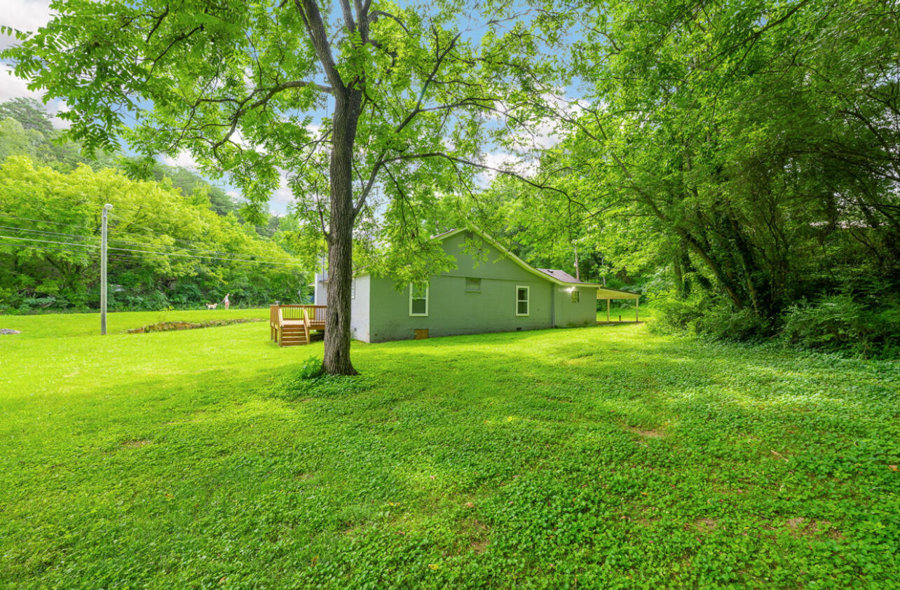 404 W Schmitt Road