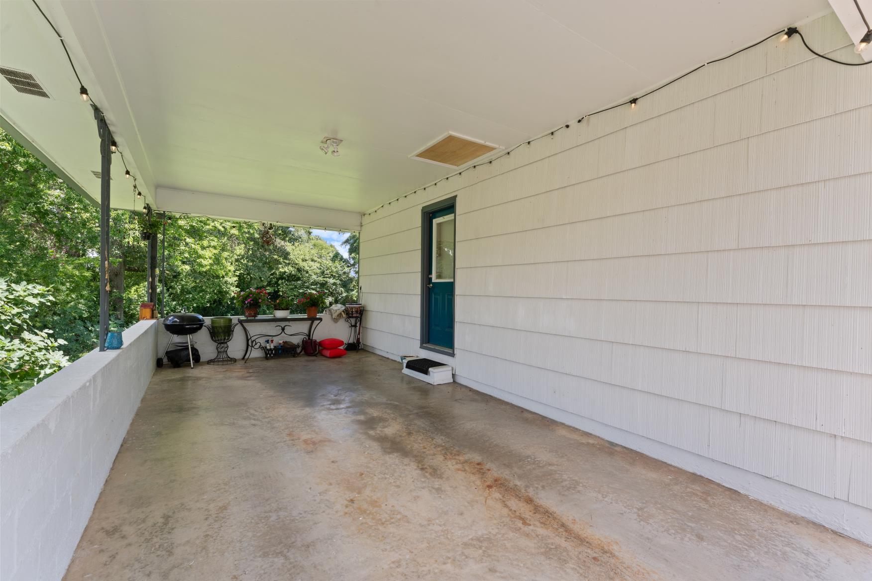 2134 Mae Dell Road