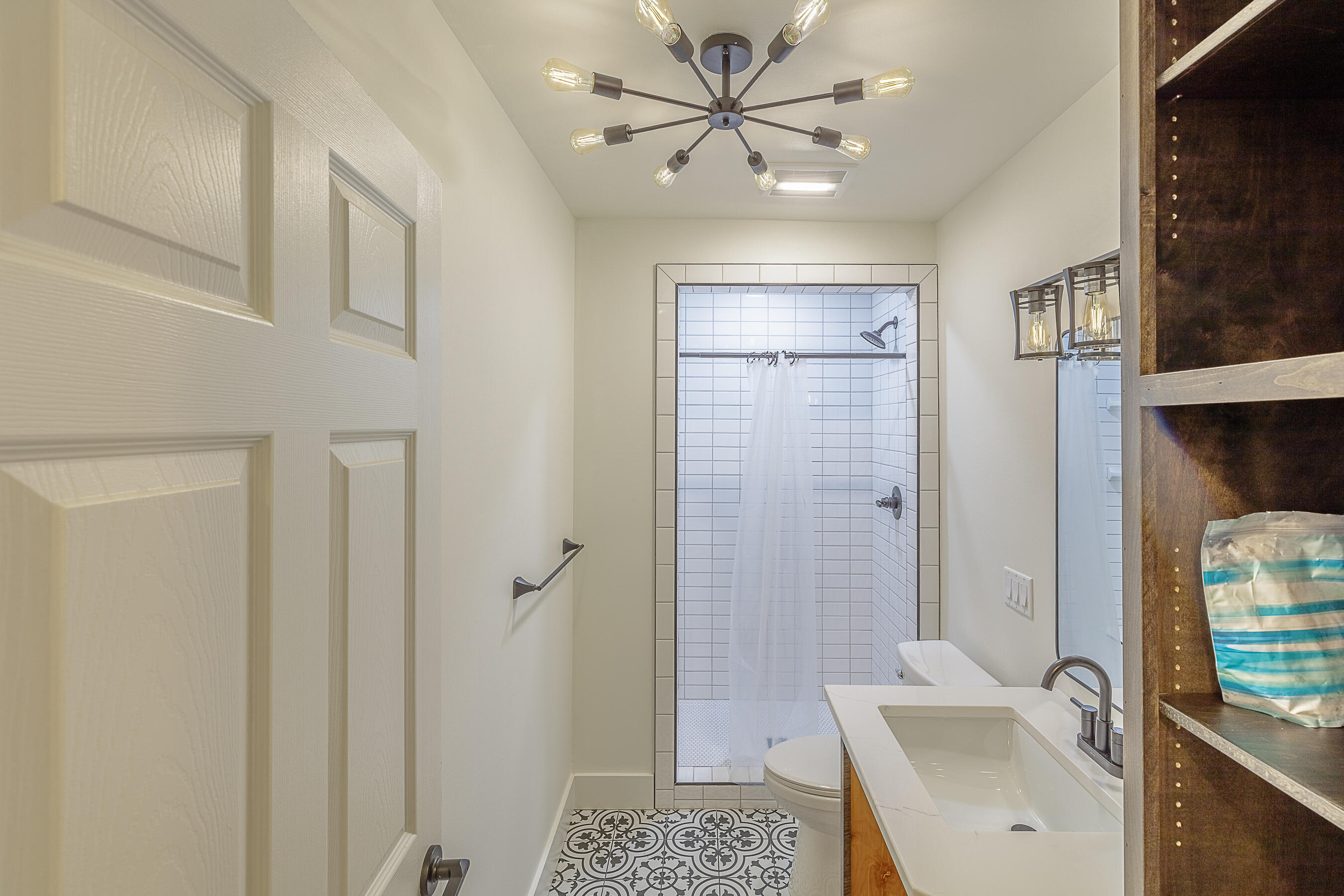 712 N Oakwood Street