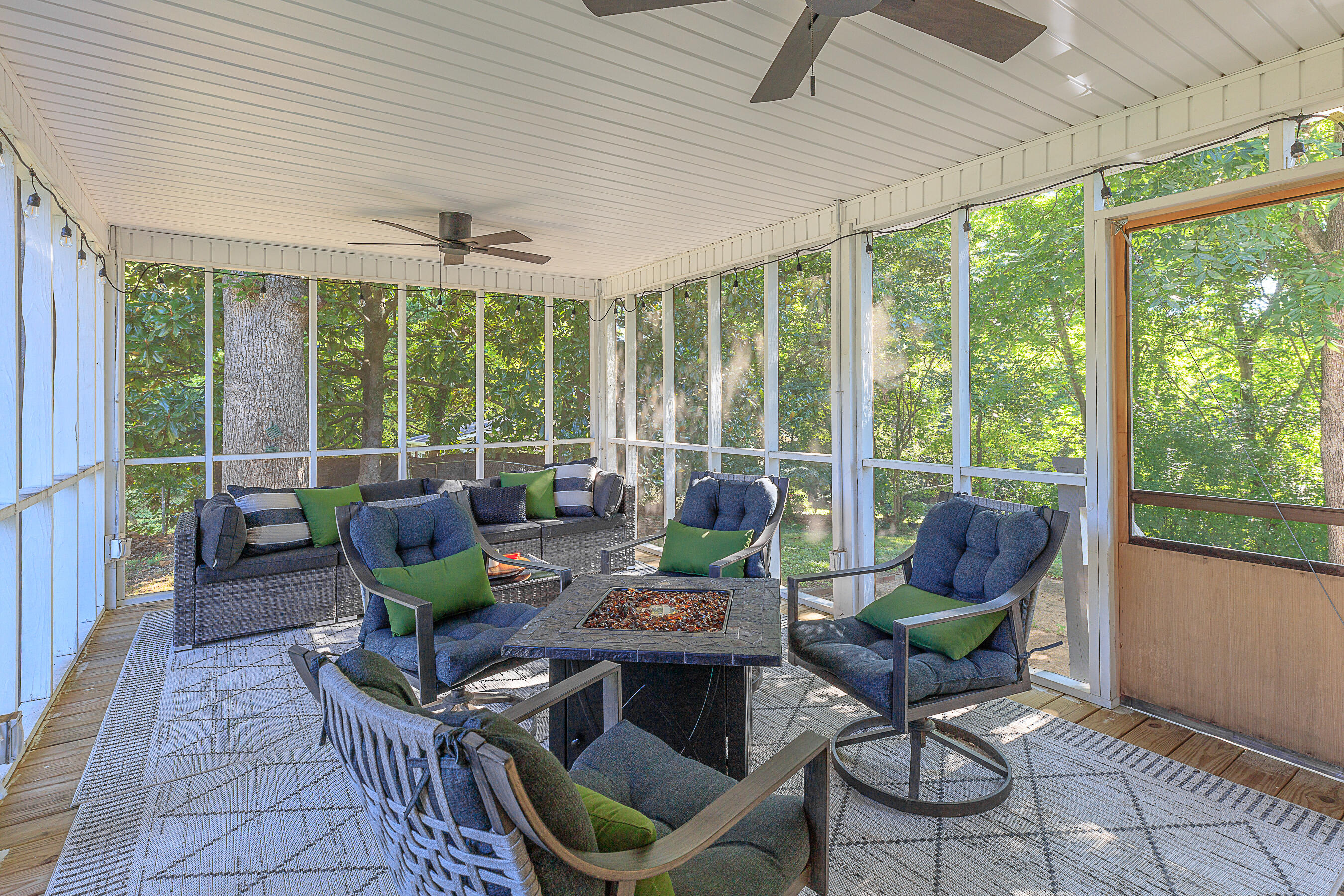 712 N Oakwood Street