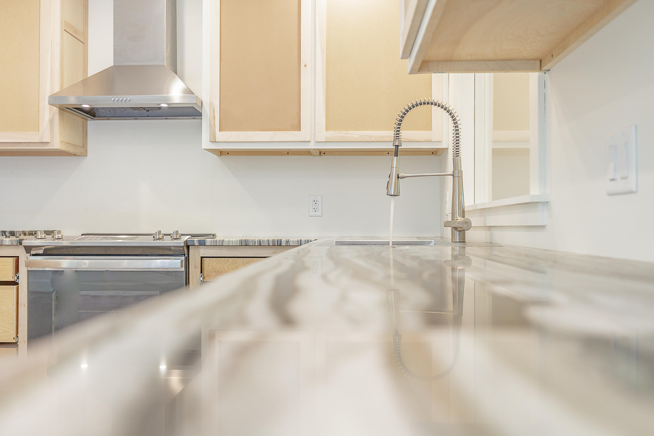 712 N Oakwood Street