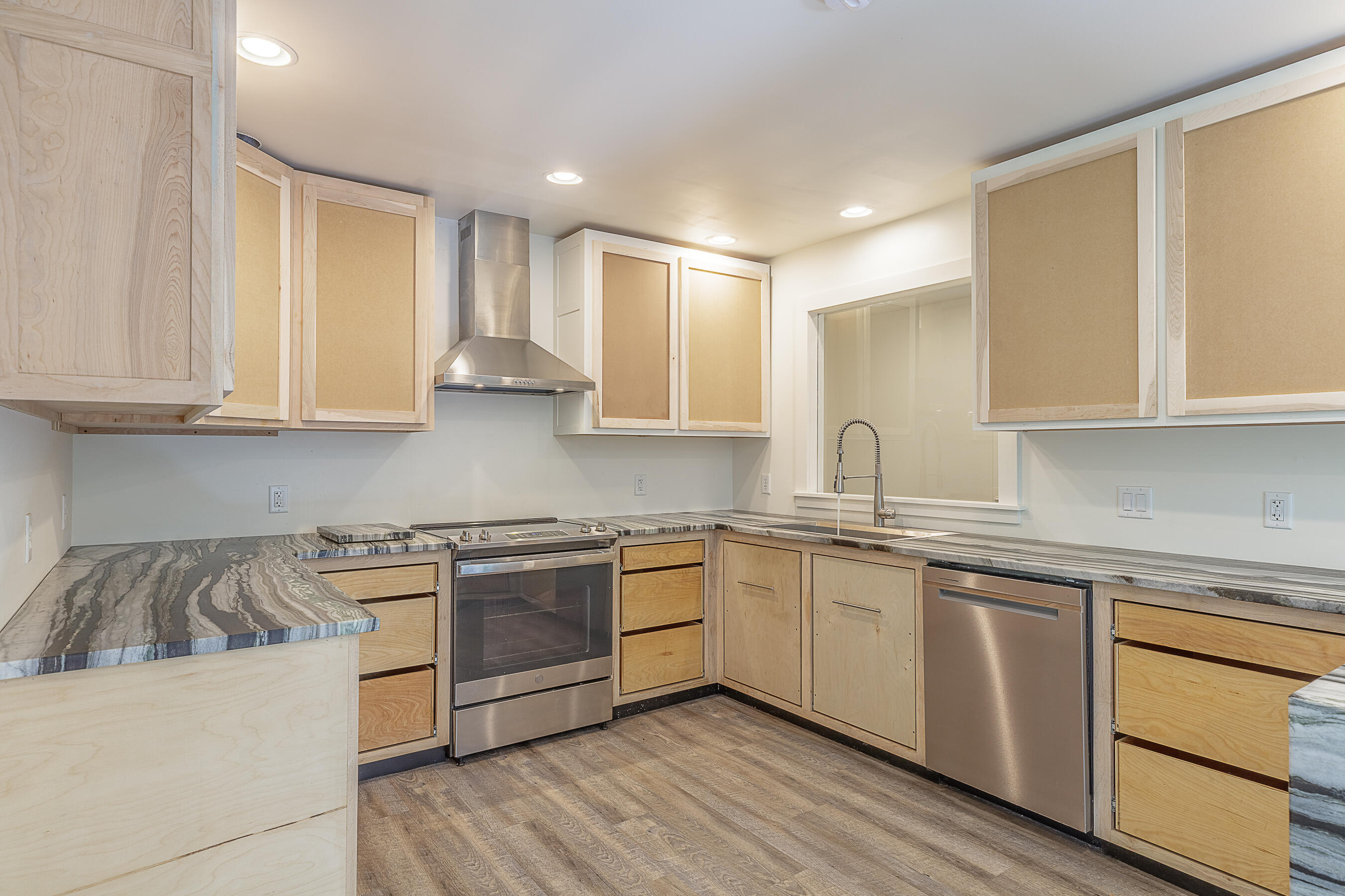 712 N Oakwood Street