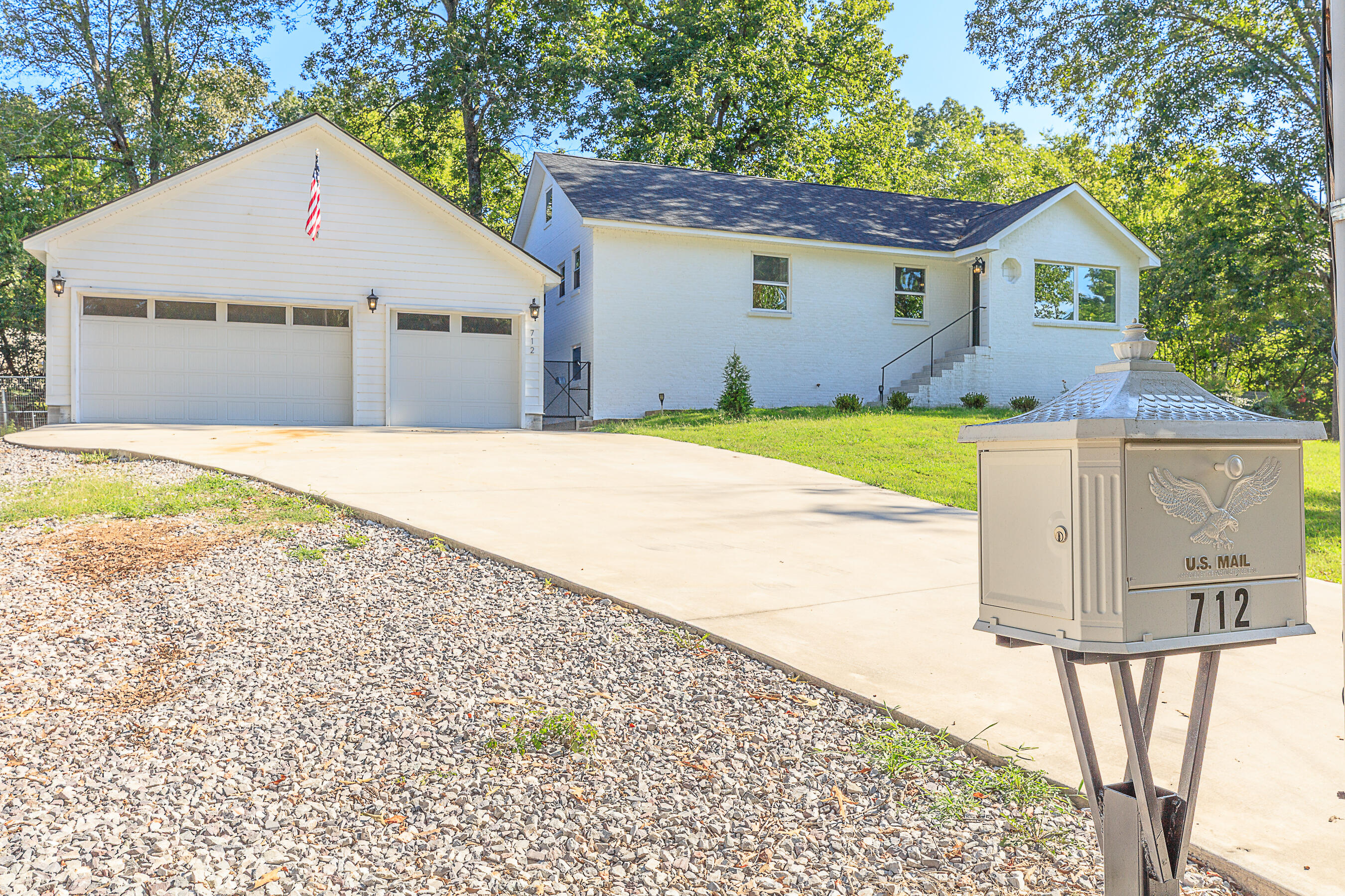 712 N Oakwood Street