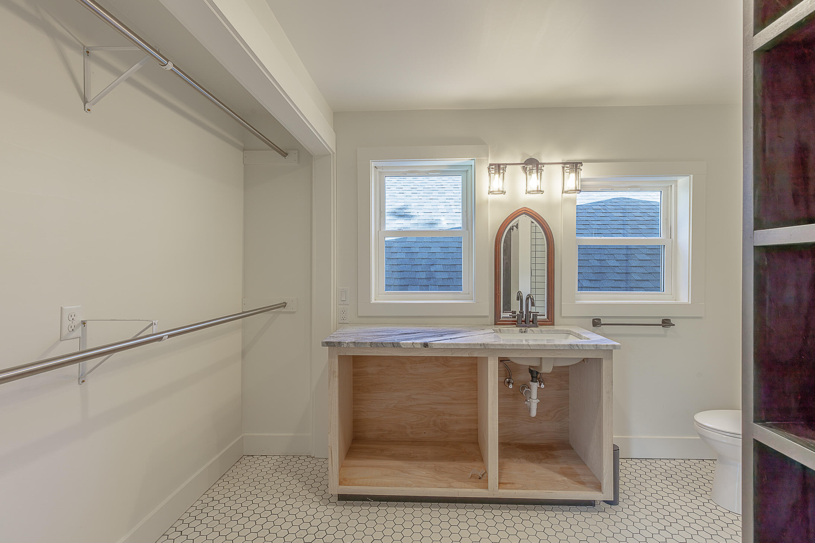 712 N Oakwood Street