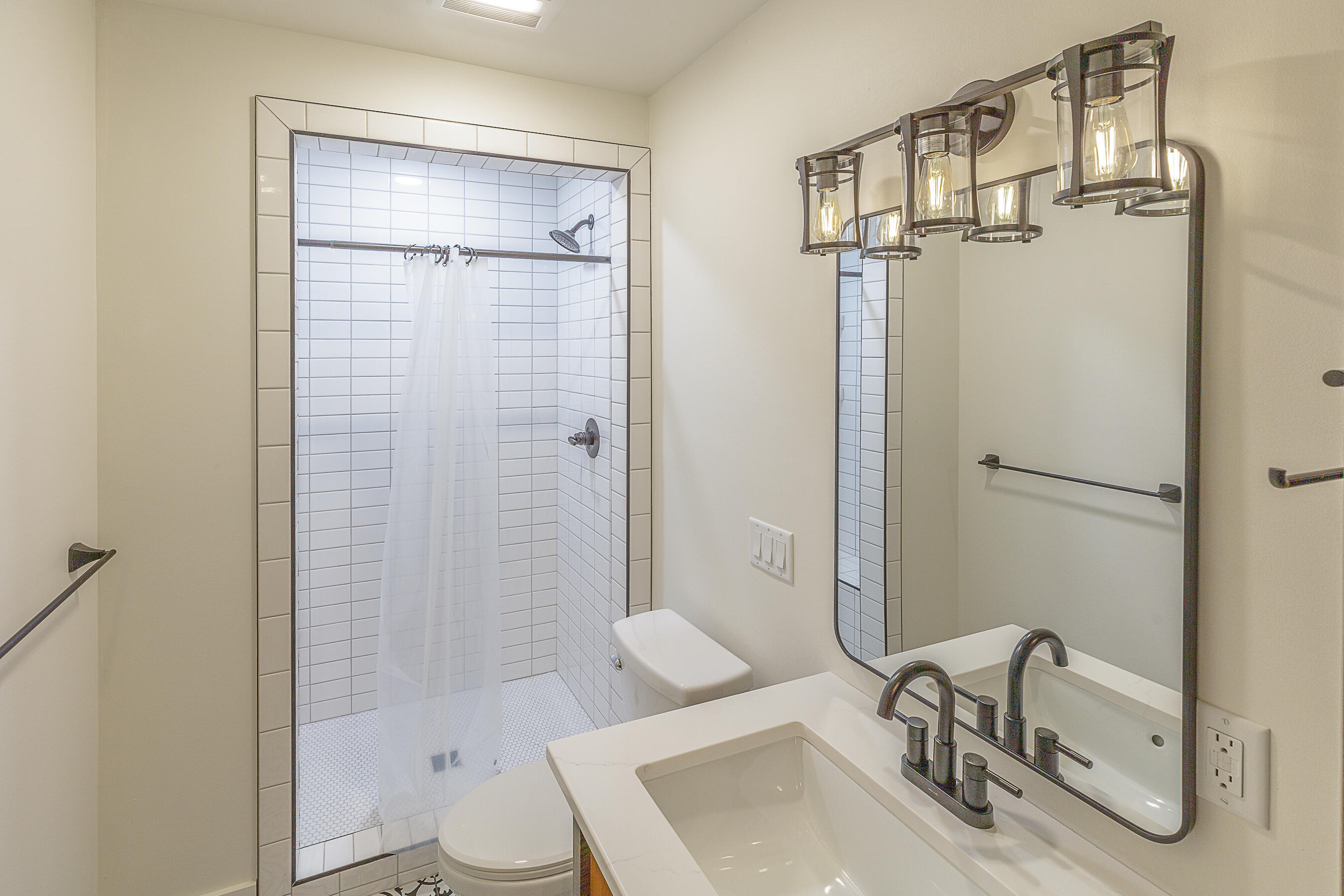 712 N Oakwood Street