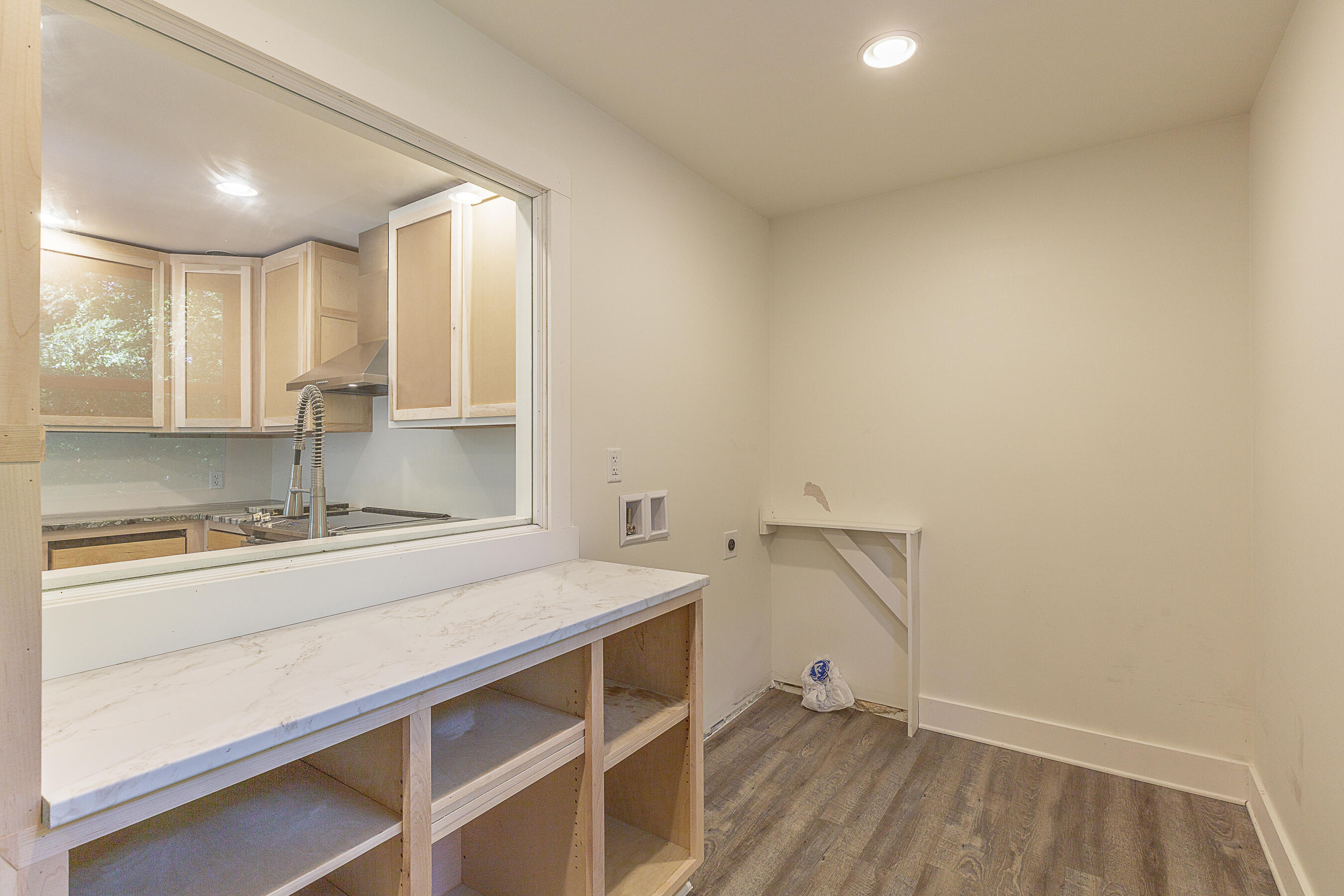 712 N Oakwood Street