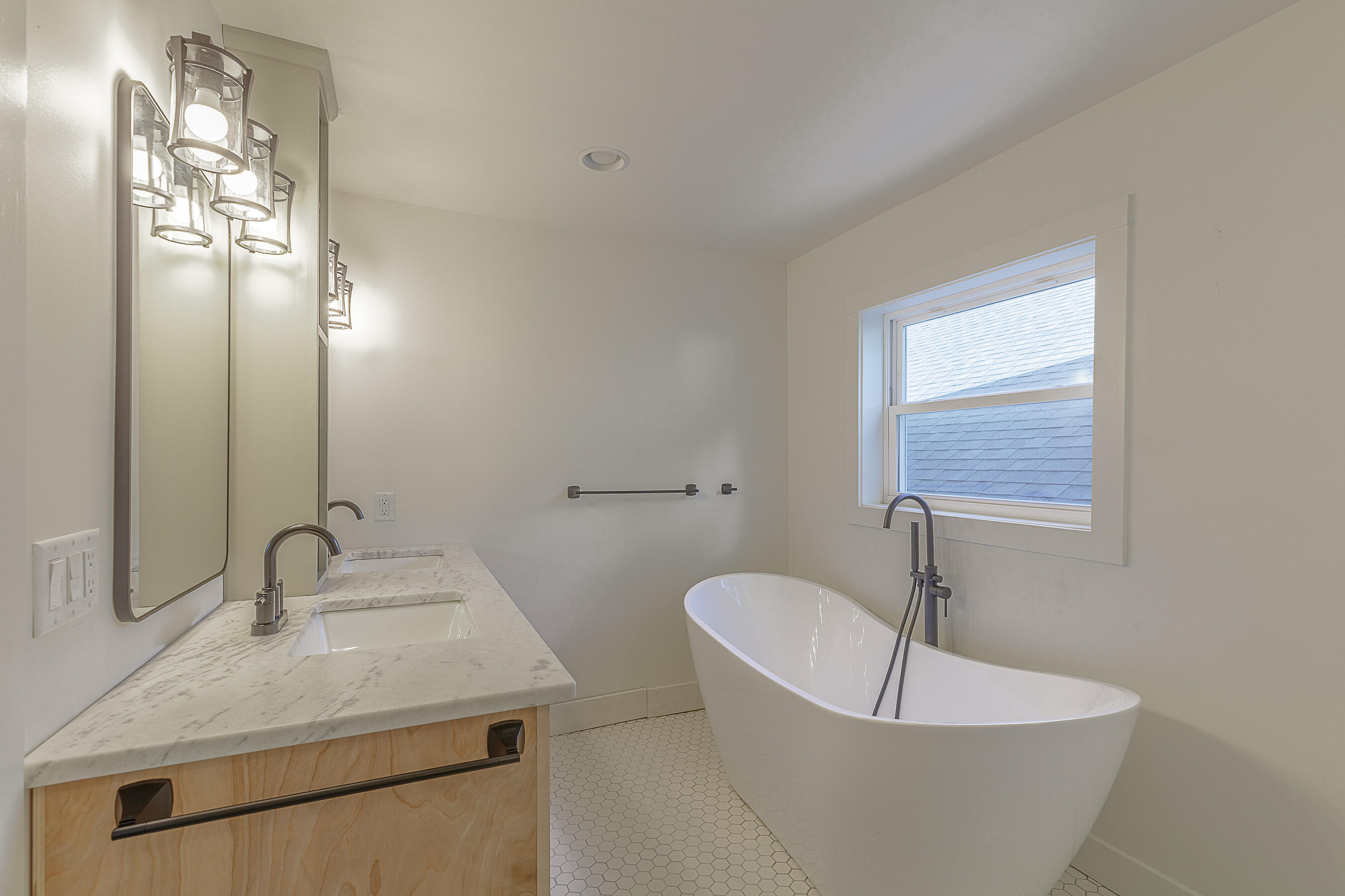 712 N Oakwood Street