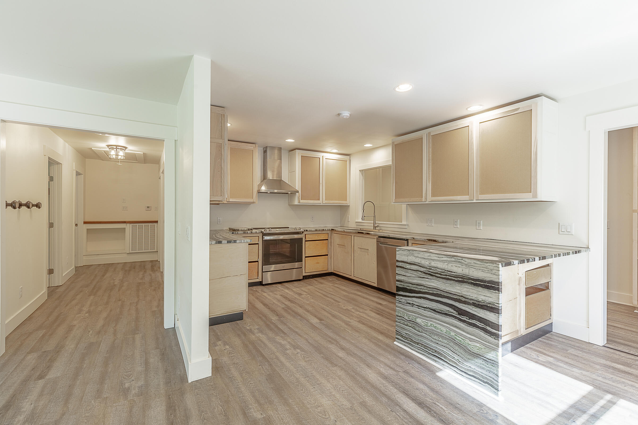 712 N Oakwood Street