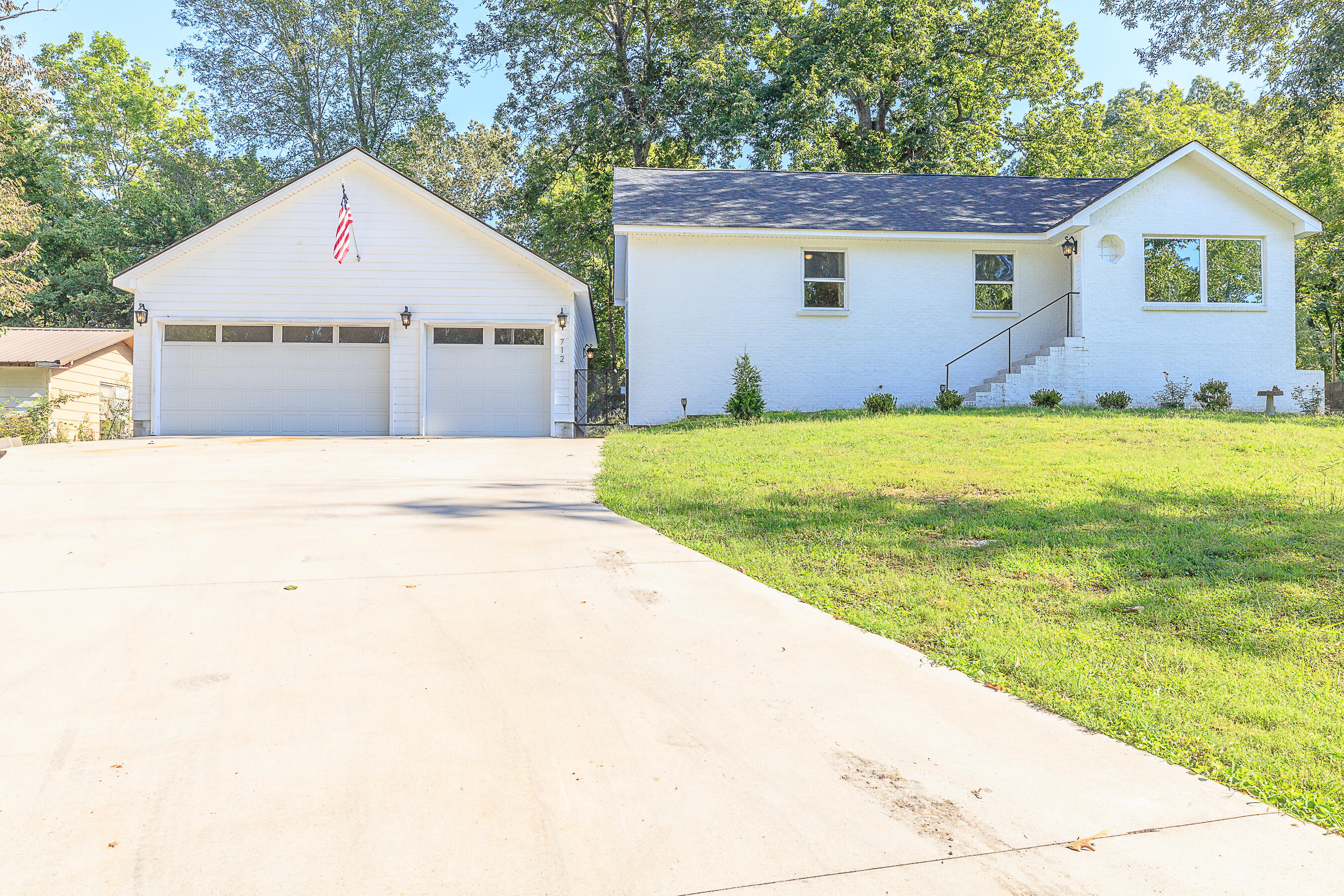 712 N Oakwood Street