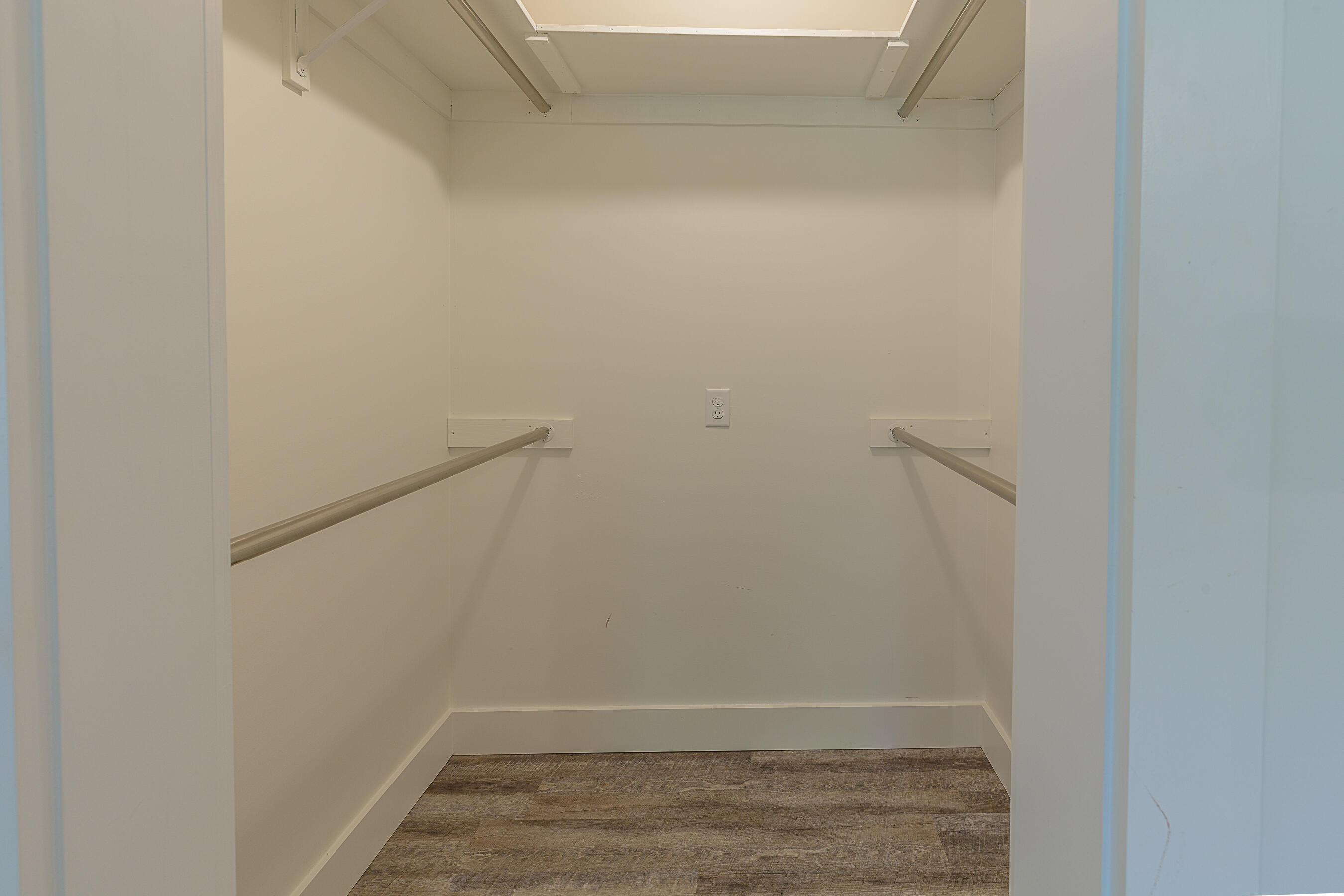 712 N Oakwood Street