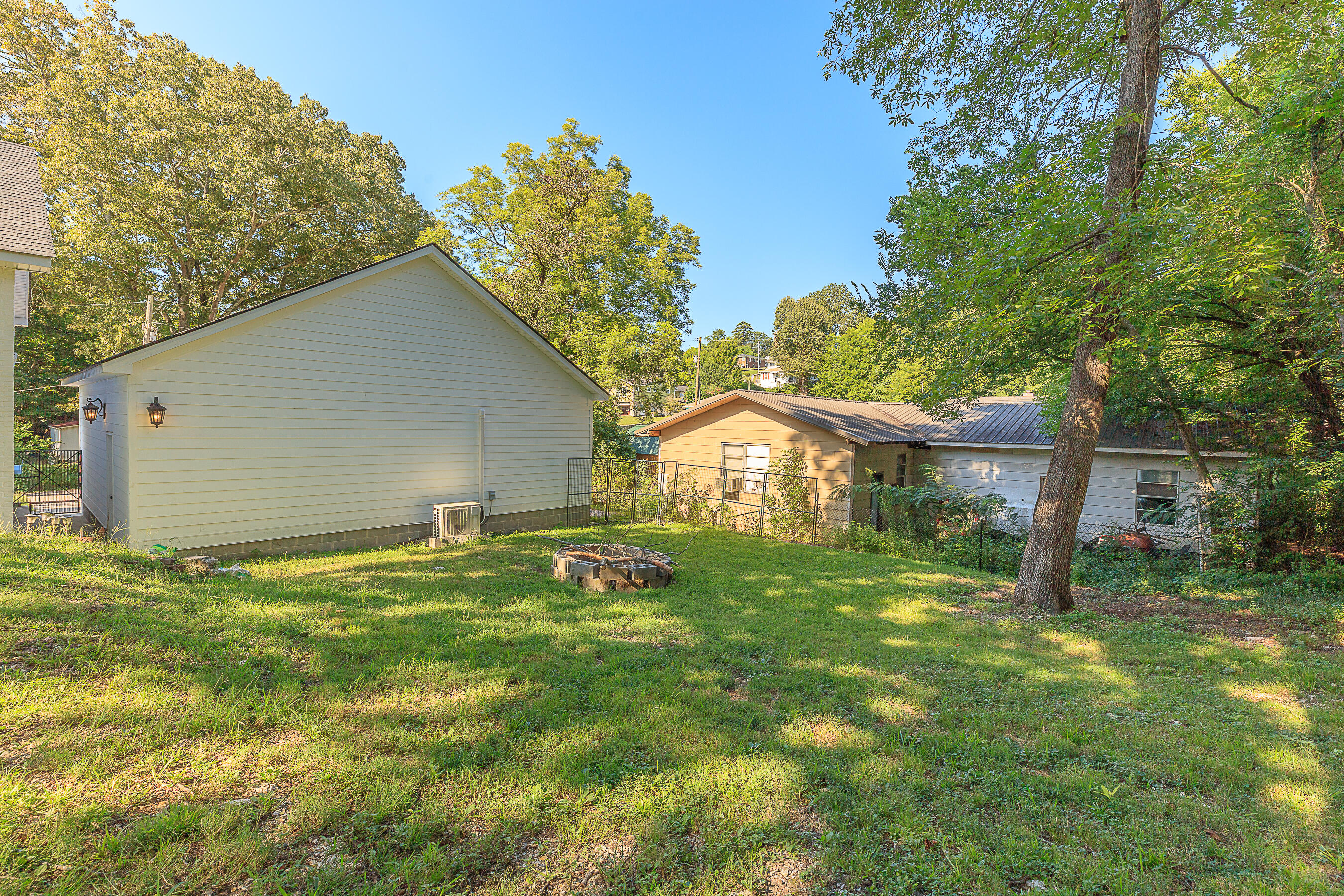 712 N Oakwood Street