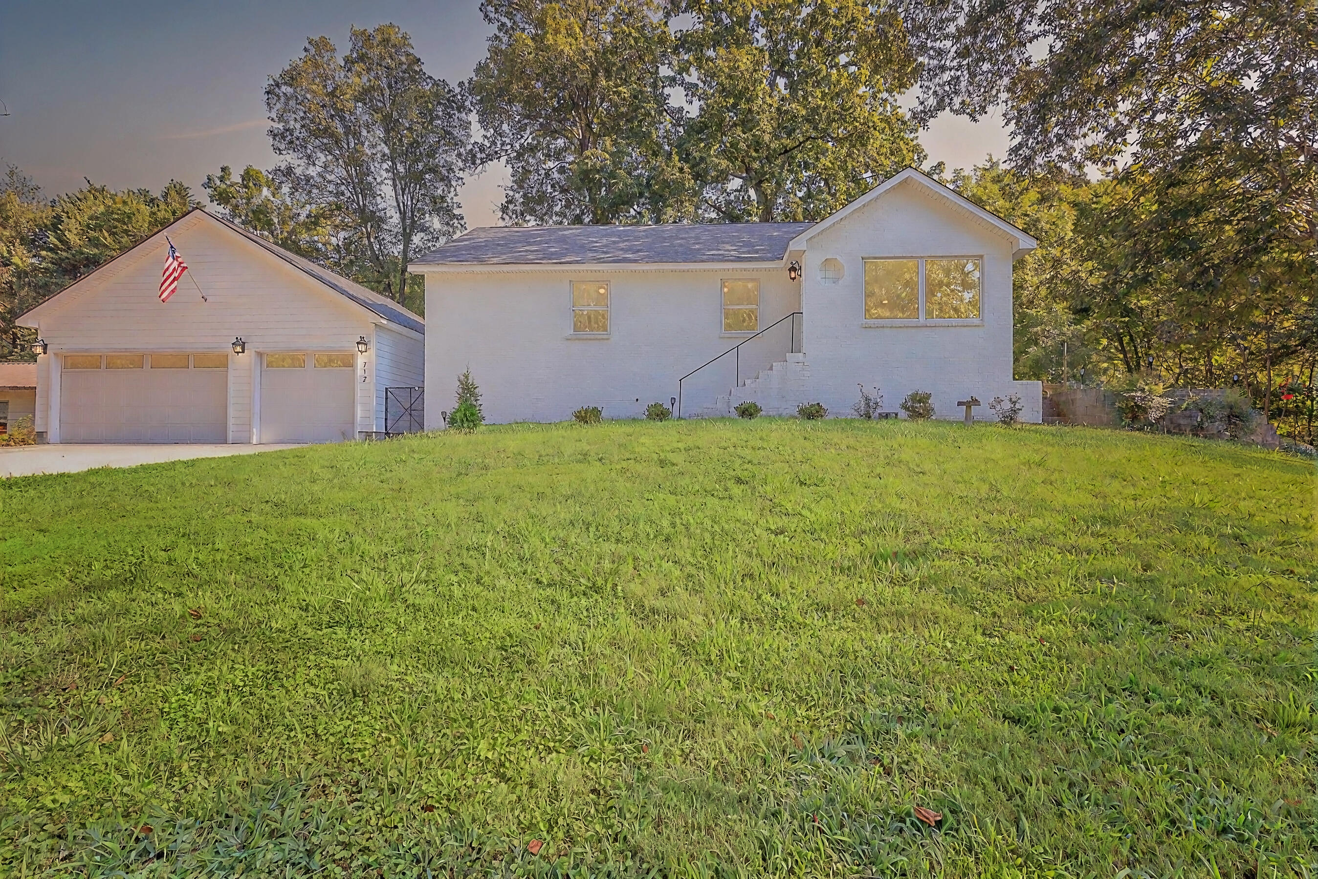 712 N Oakwood Street