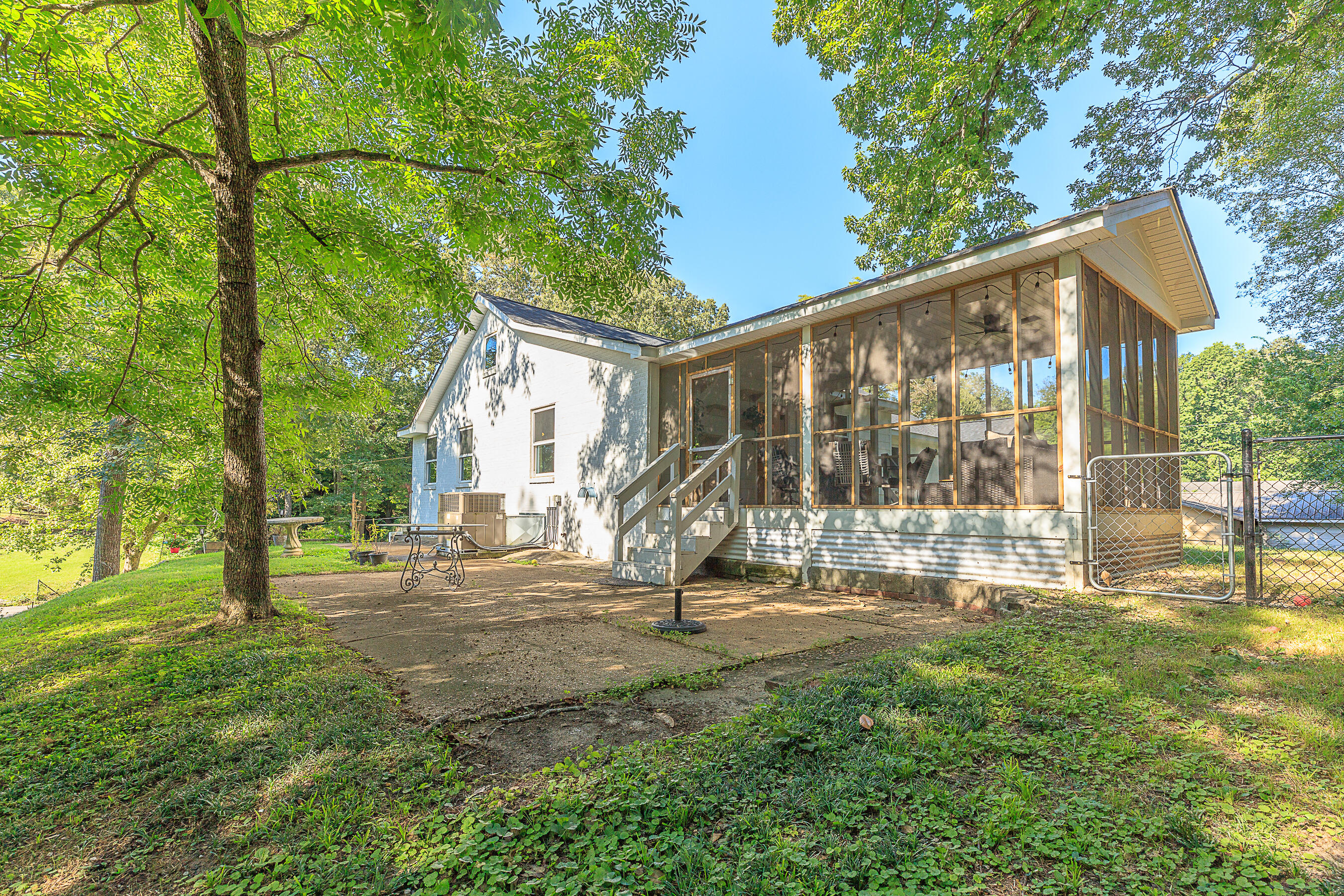 712 N Oakwood Street