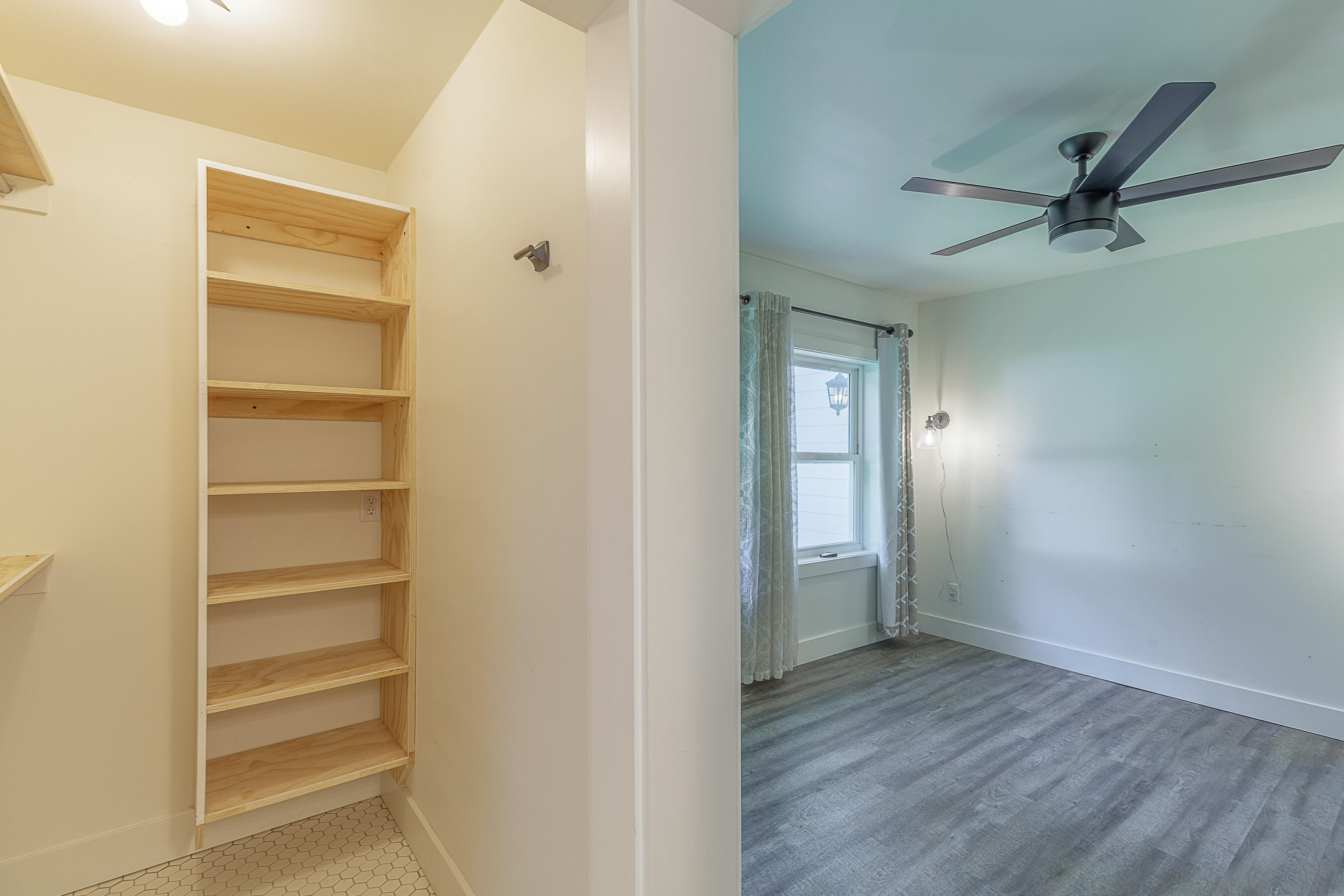 712 N Oakwood Street