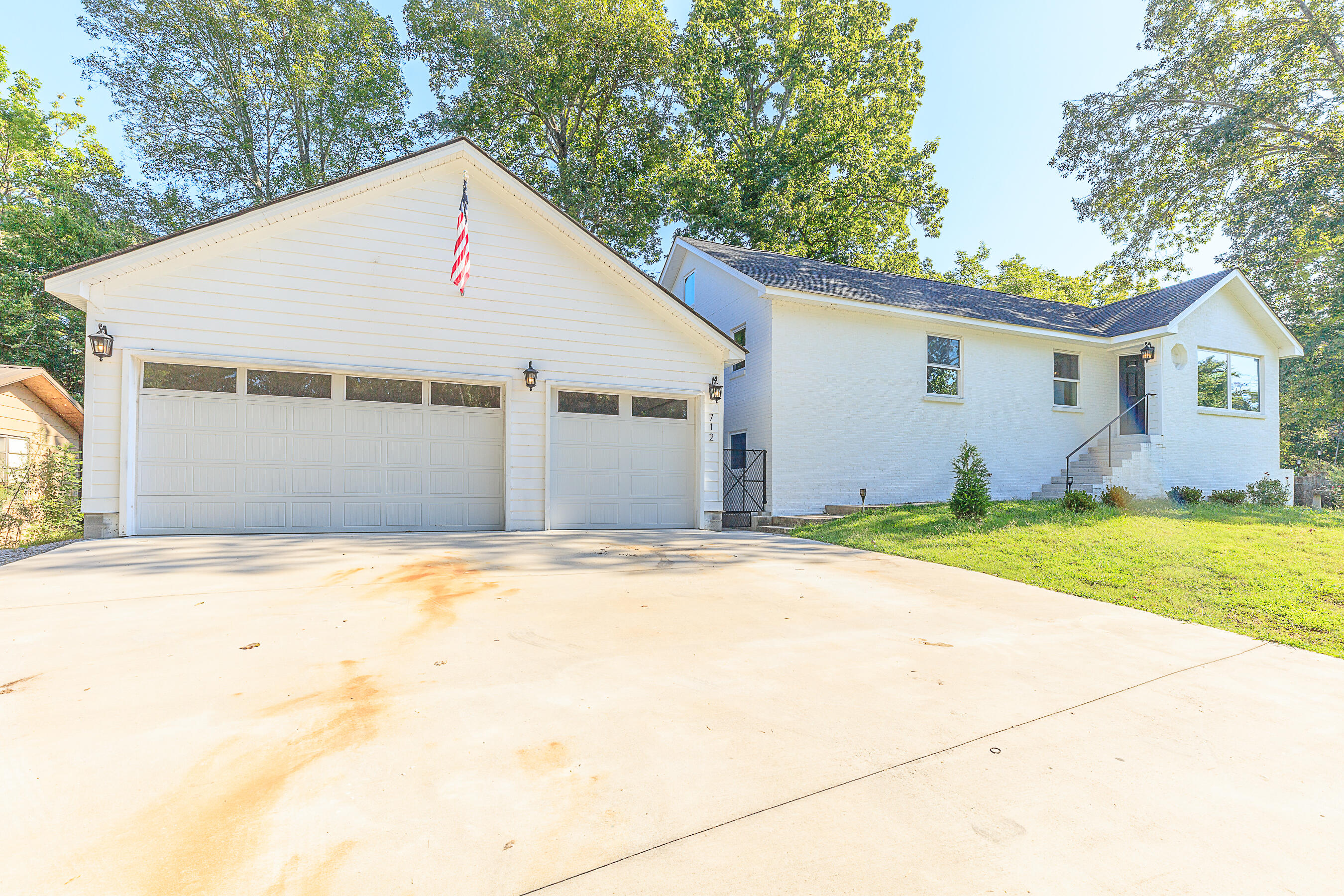 712 N Oakwood Street