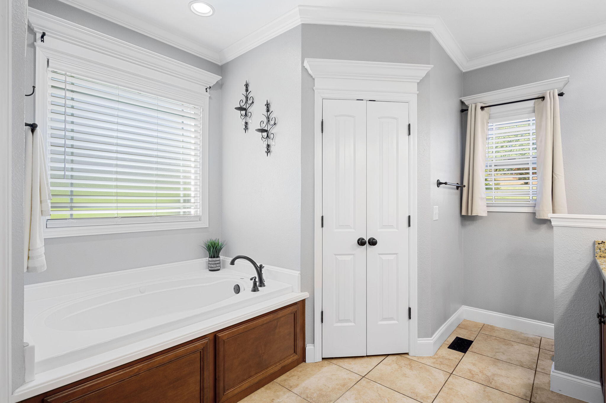 52 Running Oak Drive