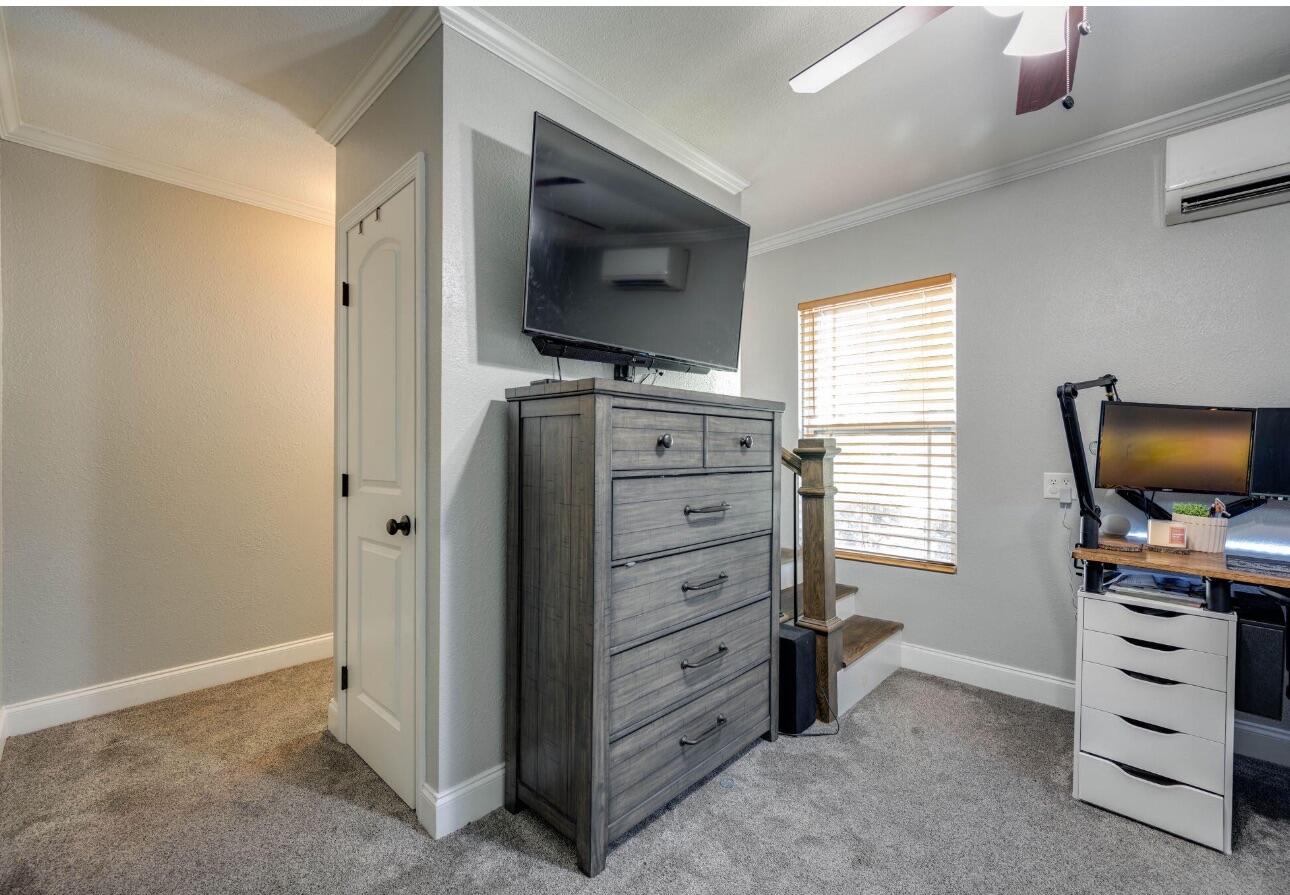 52 Running Oak Drive