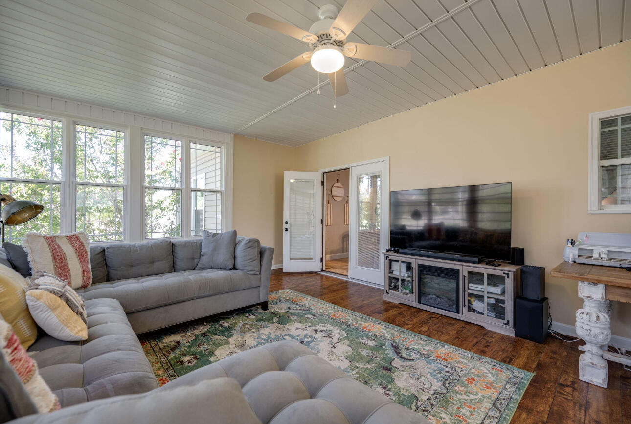 52 Running Oak Drive