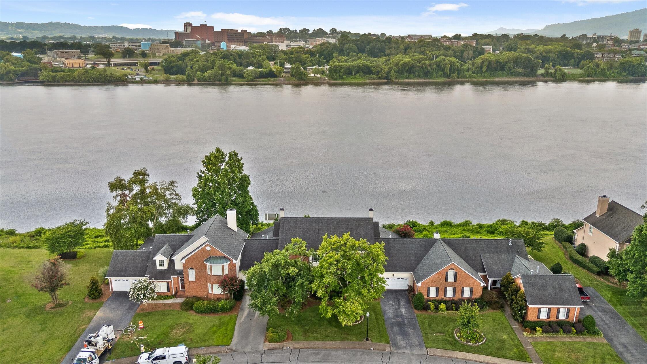 1118 Constitution Drive