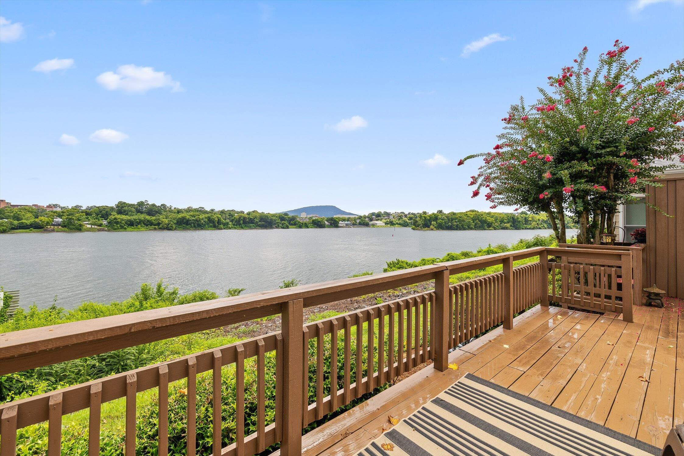 1118 Constitution Drive