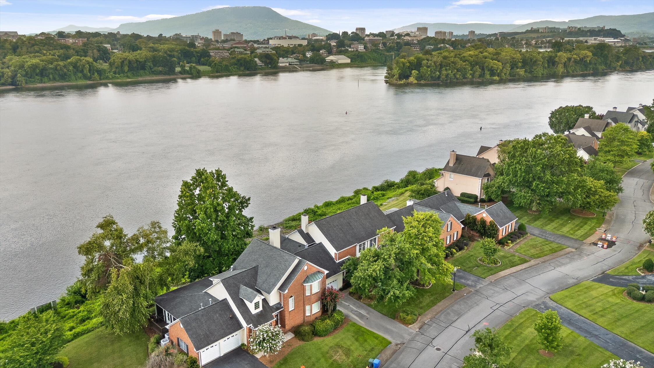 1118 Constitution Drive