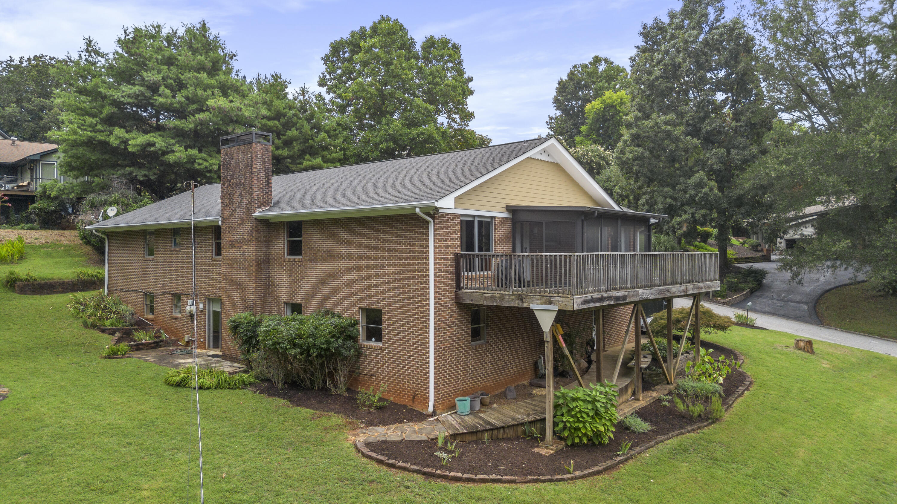 5823 N Park Road