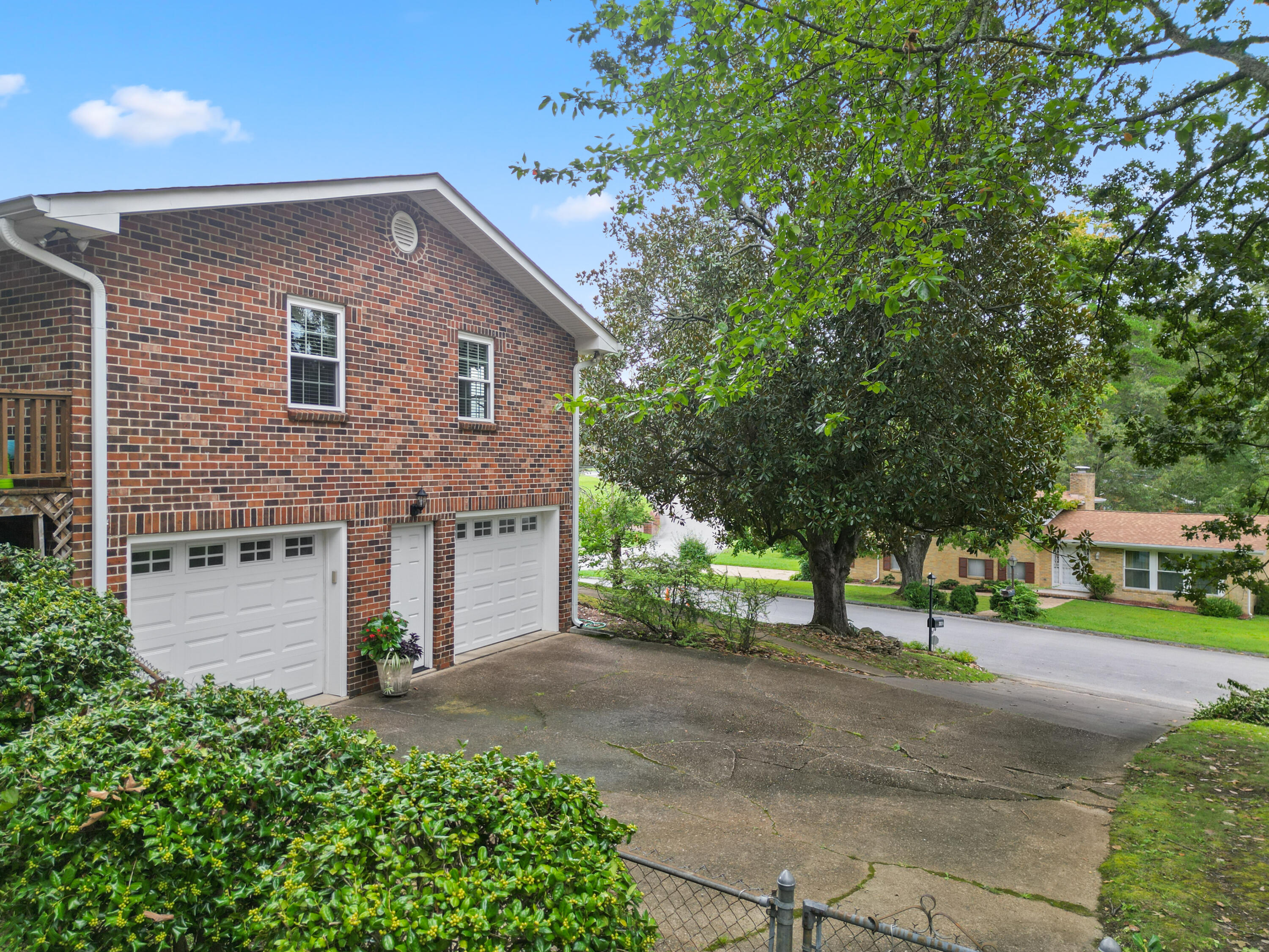 3900 N Mission Oaks Drive