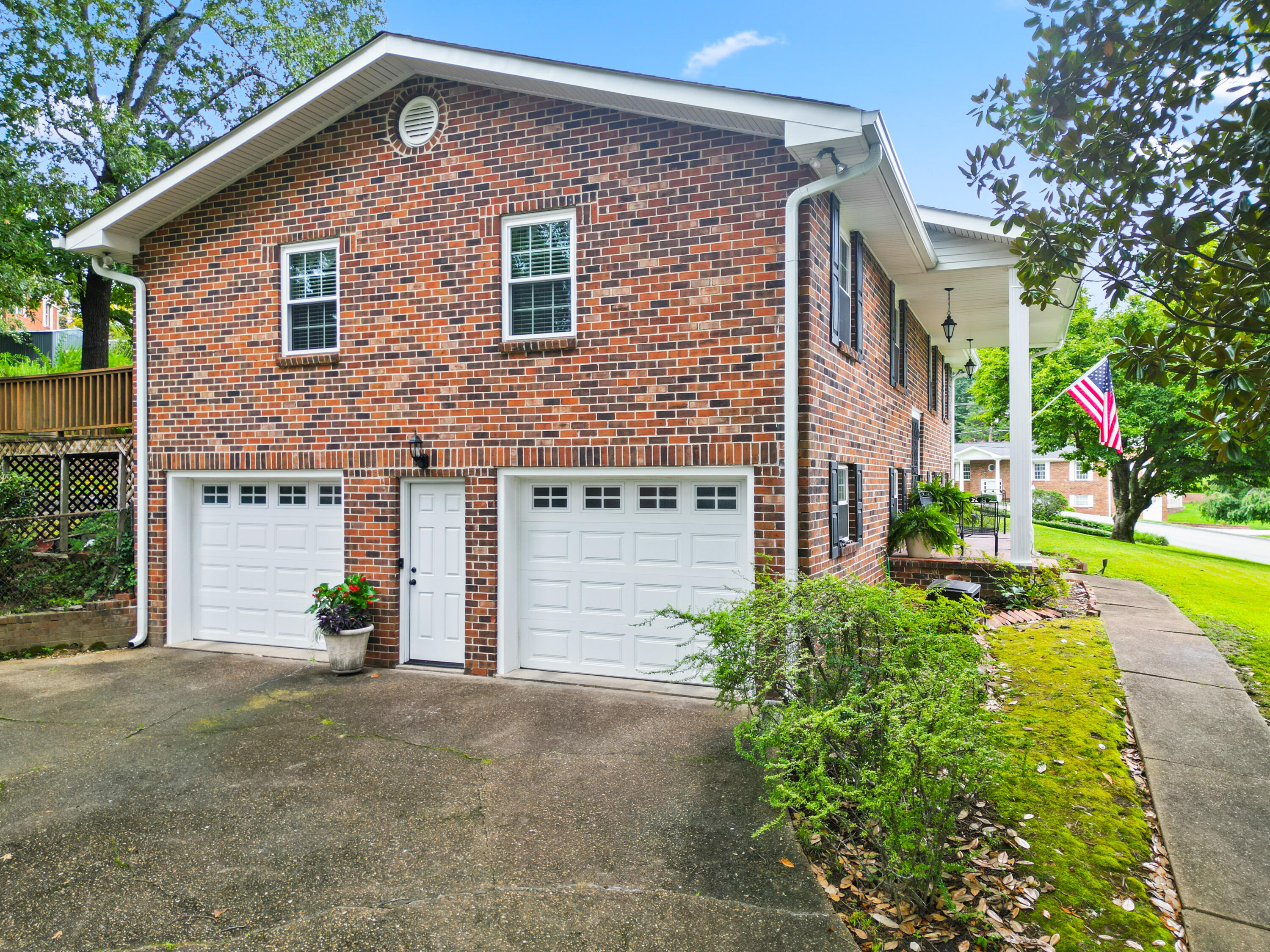 3900 N Mission Oaks Drive