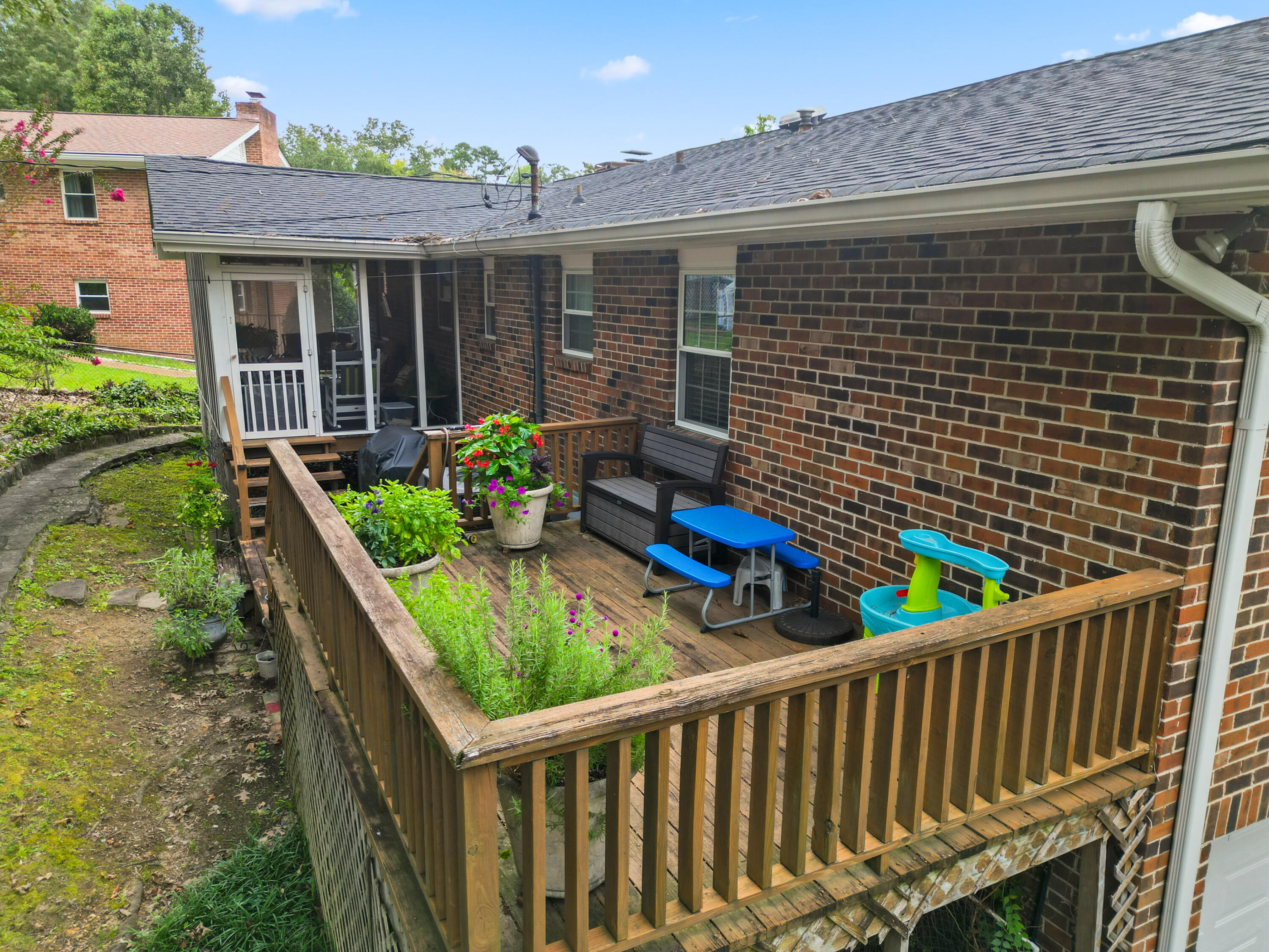 3900 N Mission Oaks Drive