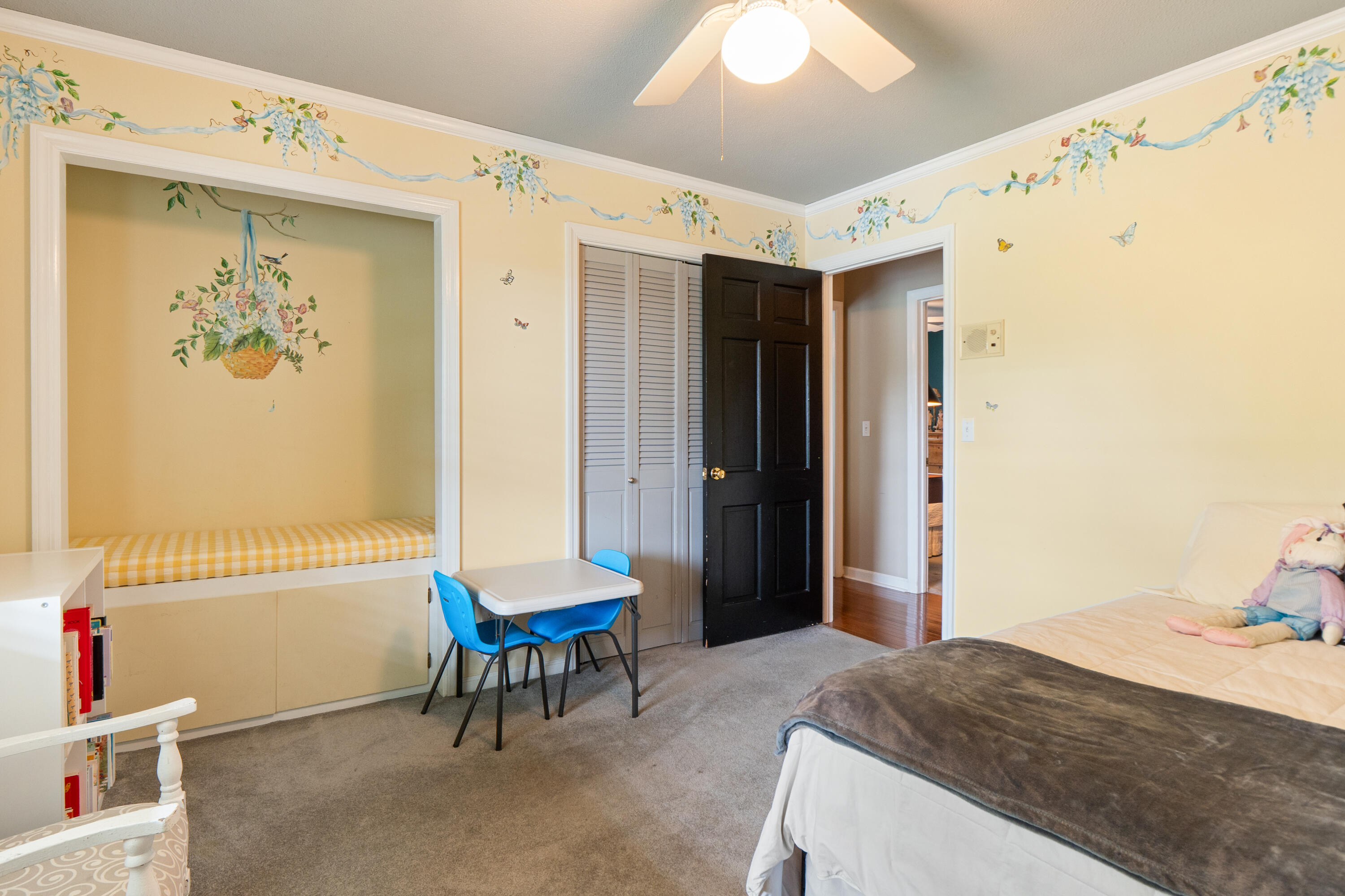 3900 N Mission Oaks Drive