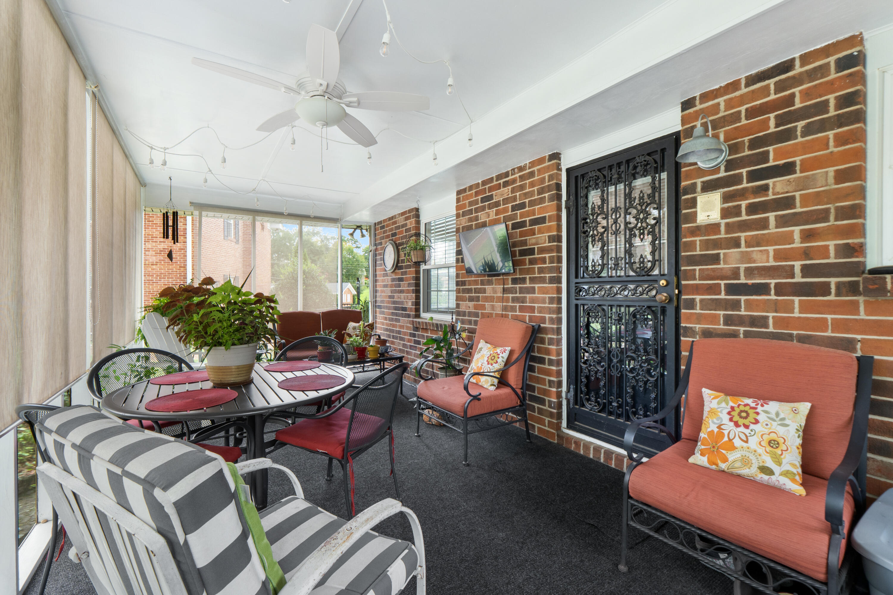 3900 N Mission Oaks Drive