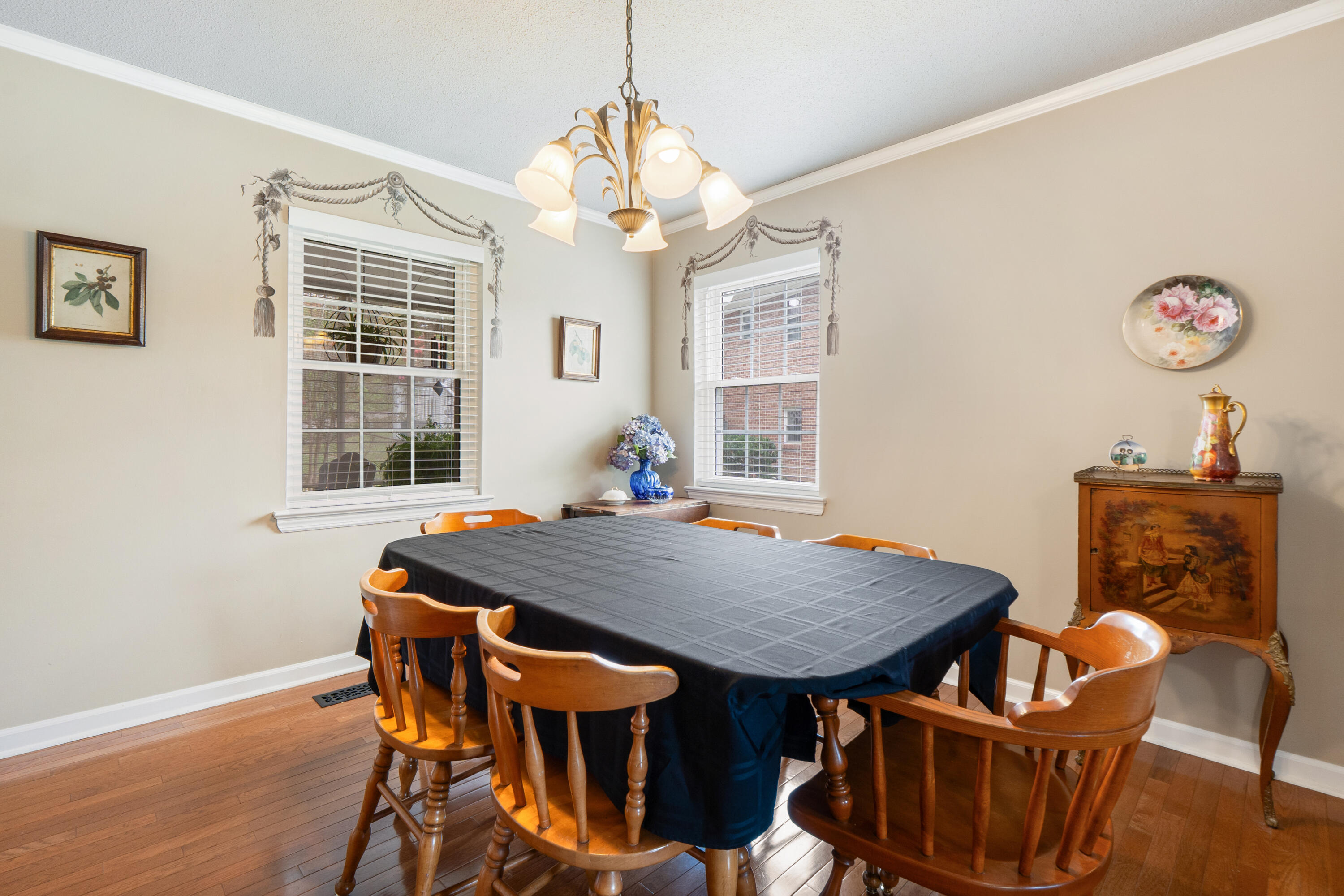 3900 N Mission Oaks Drive