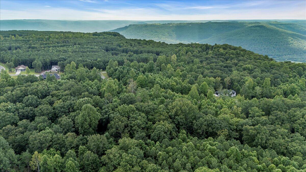 200 Whiskey Way, Jf395