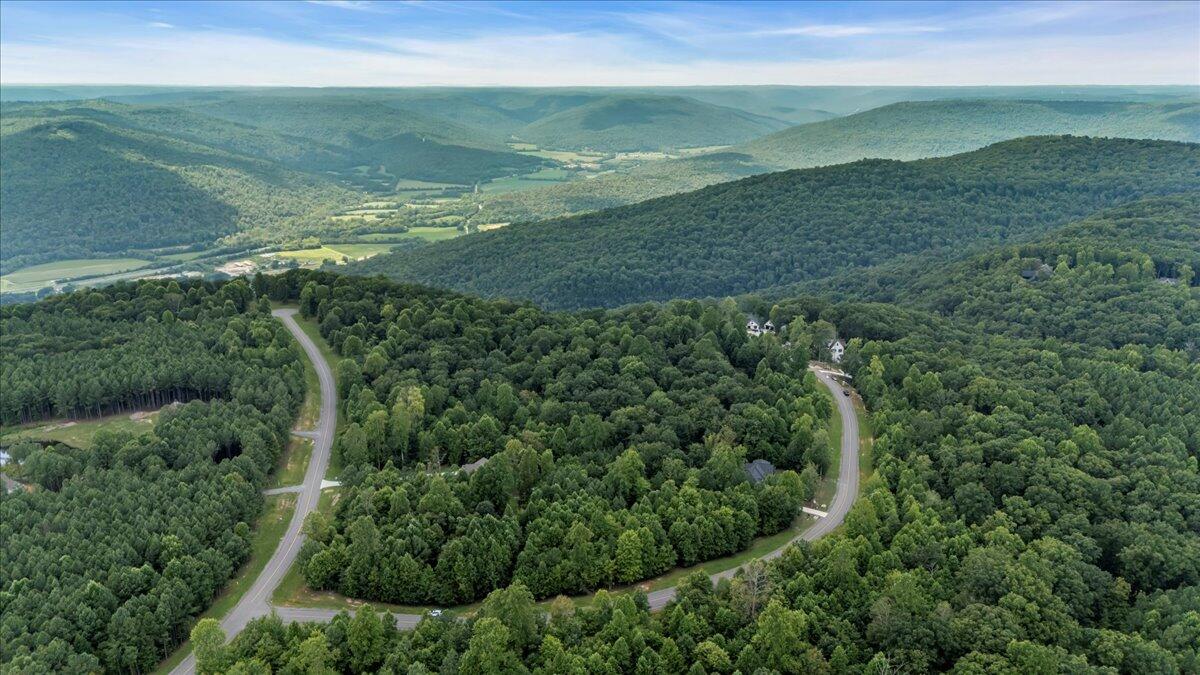 200 Whiskey Way, Jf395