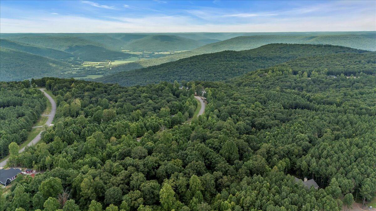 200 Whiskey Way, Jf395