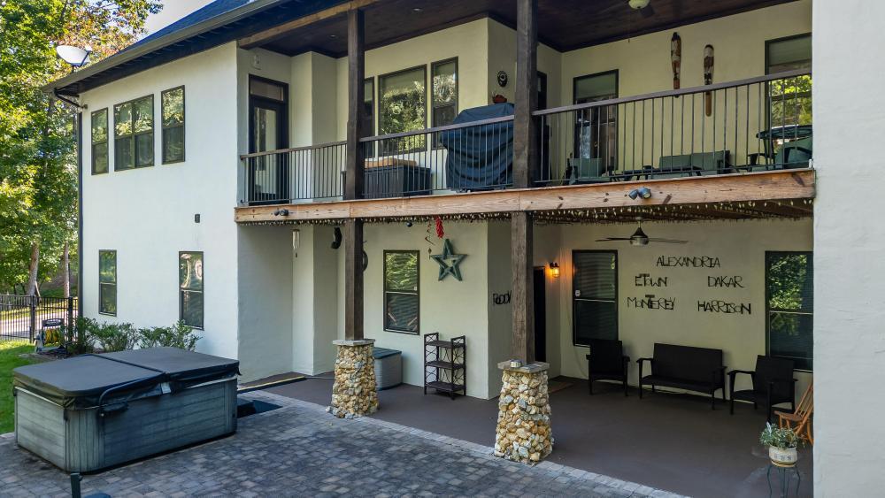 10027 Caseview Drive