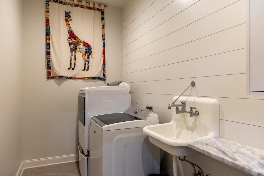 10027 Caseview Drive