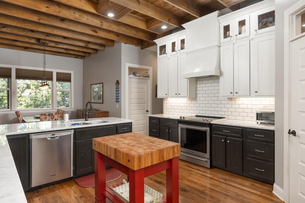 10027 Caseview Drive