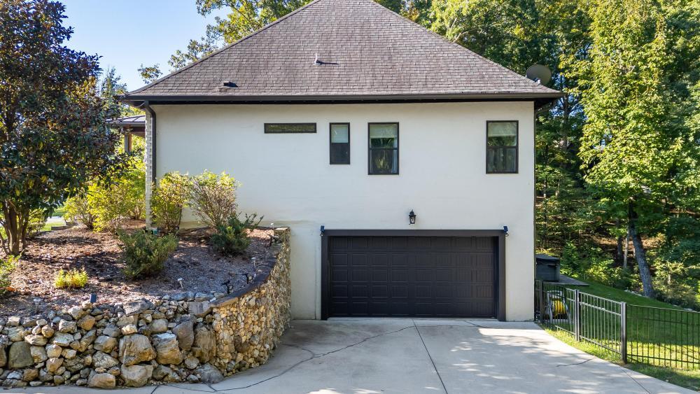 10027 Caseview Drive