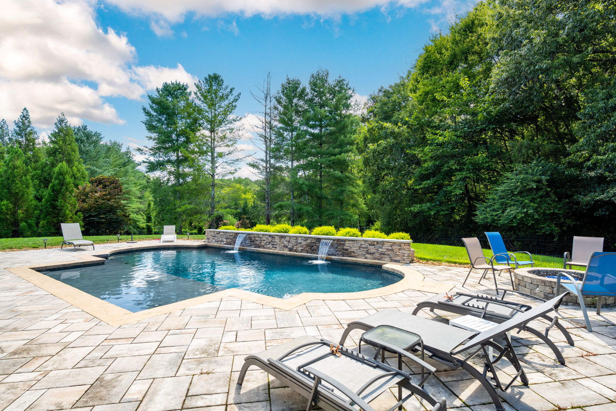 9525 Windrose Circle