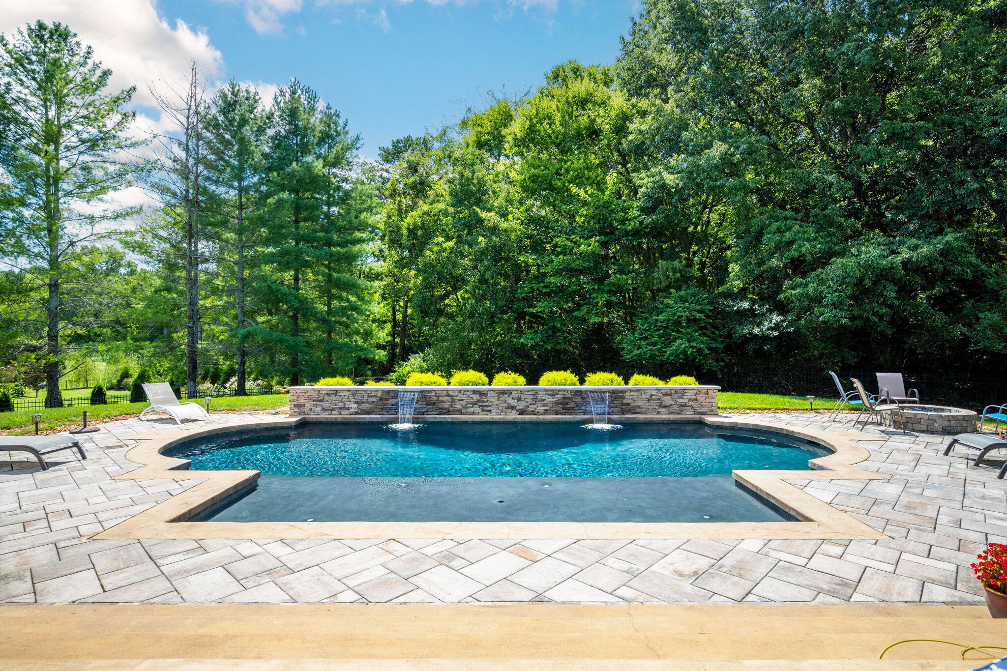 9525 Windrose Circle