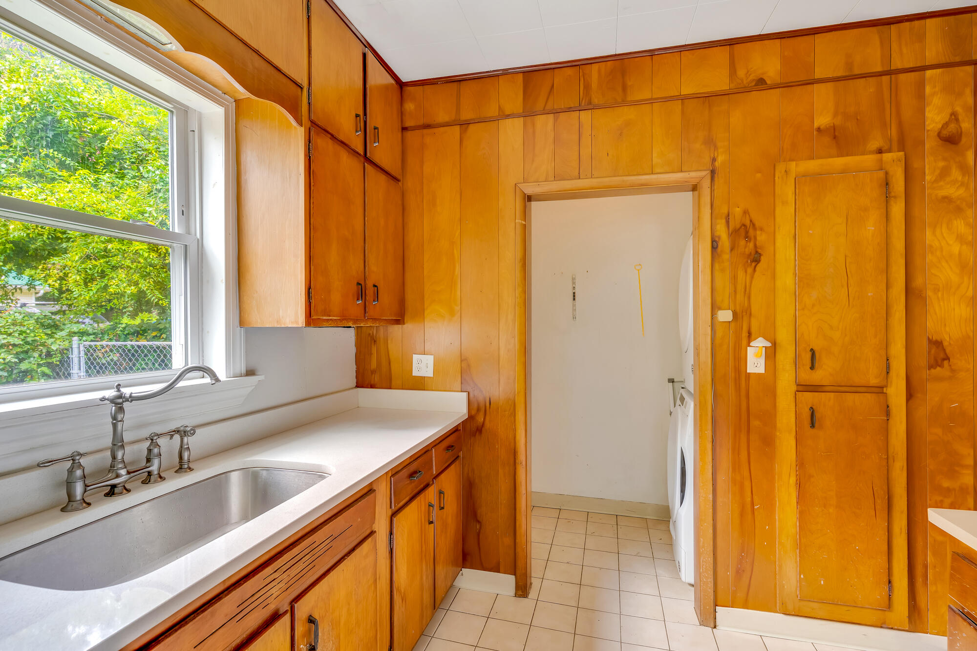 211 Tunnel Boulevard