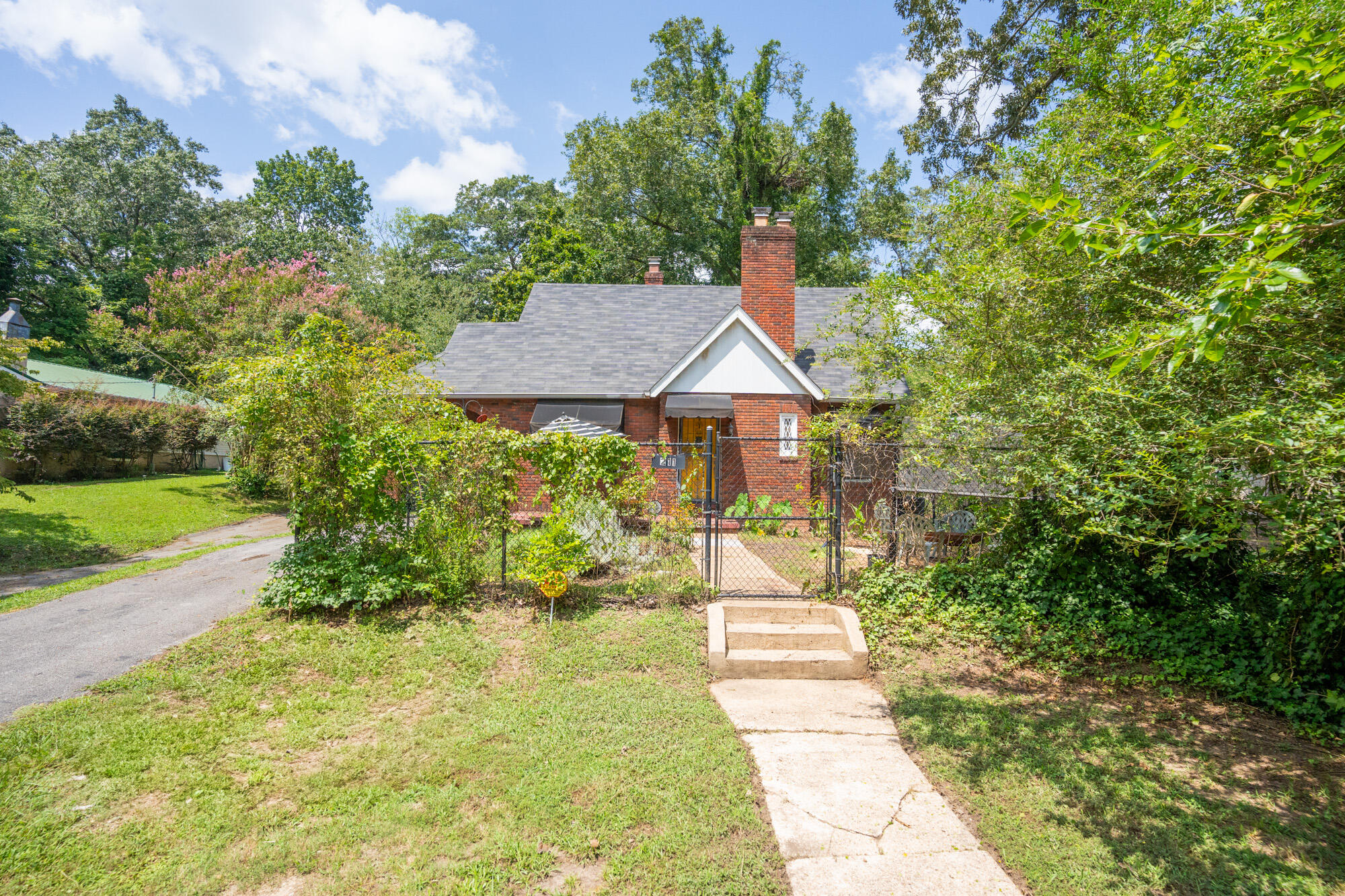 211 Tunnel Boulevard