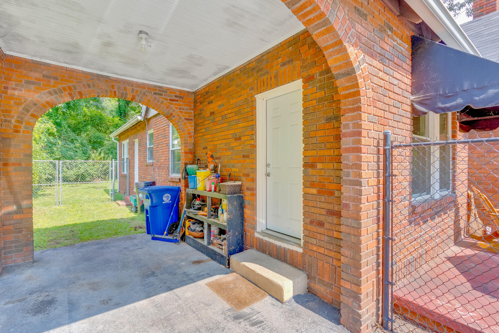 211 Tunnel Boulevard