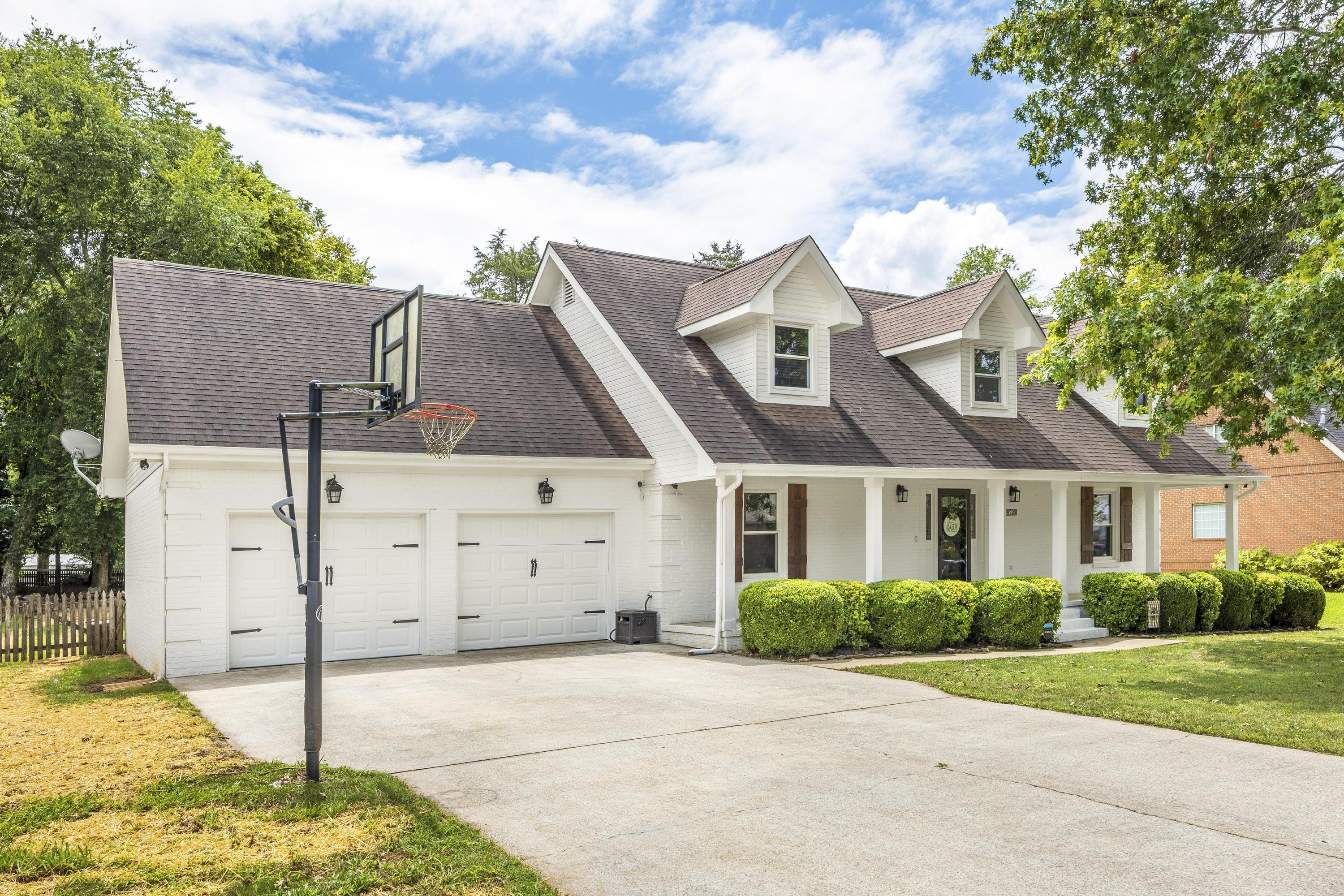 8520 Horseshoe Bend Lane